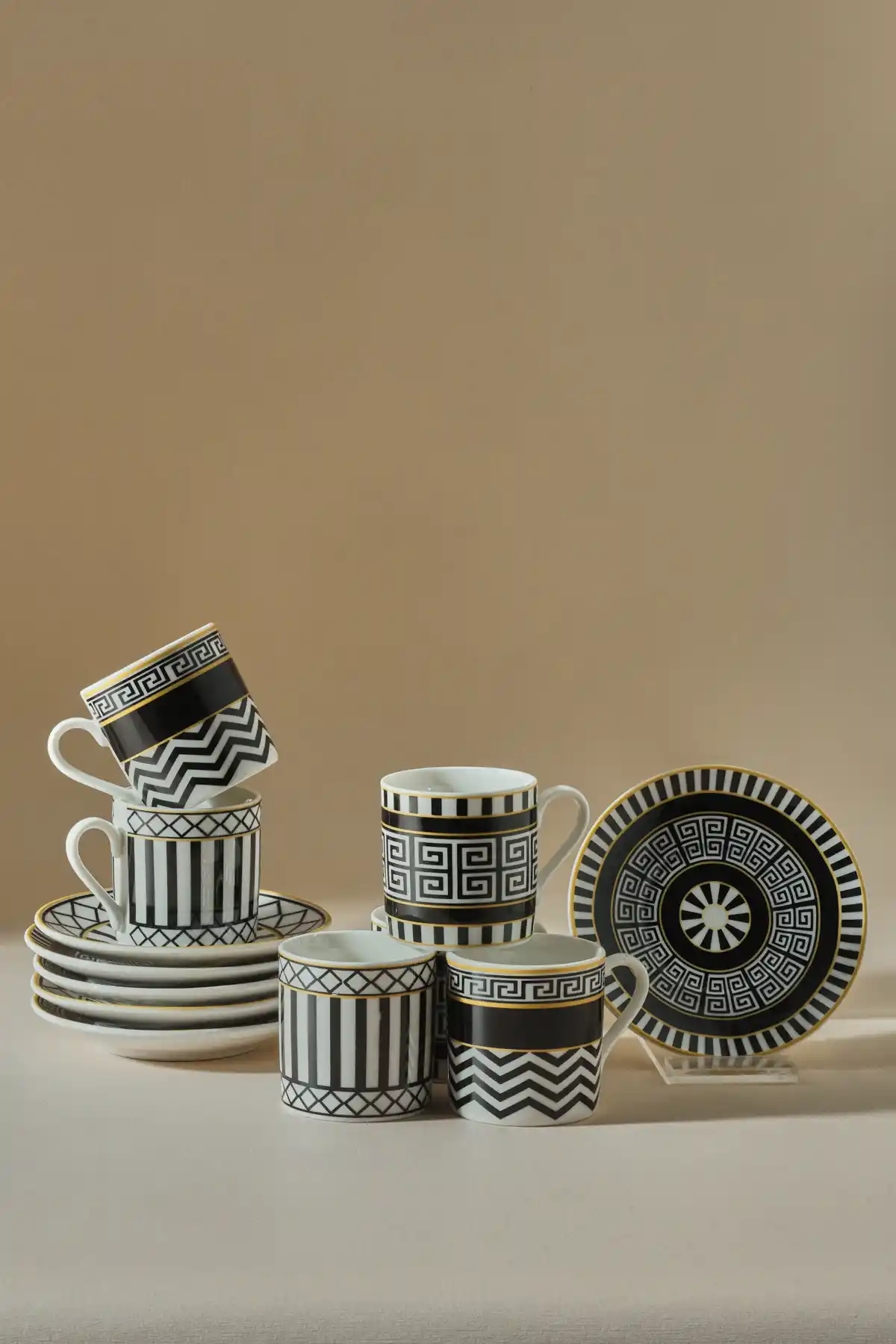 Karaca Helenistik 6 Kişilik Kahve Fincanı: Modern ve Dayanıklı Tasarım ile Şık Sunumlar