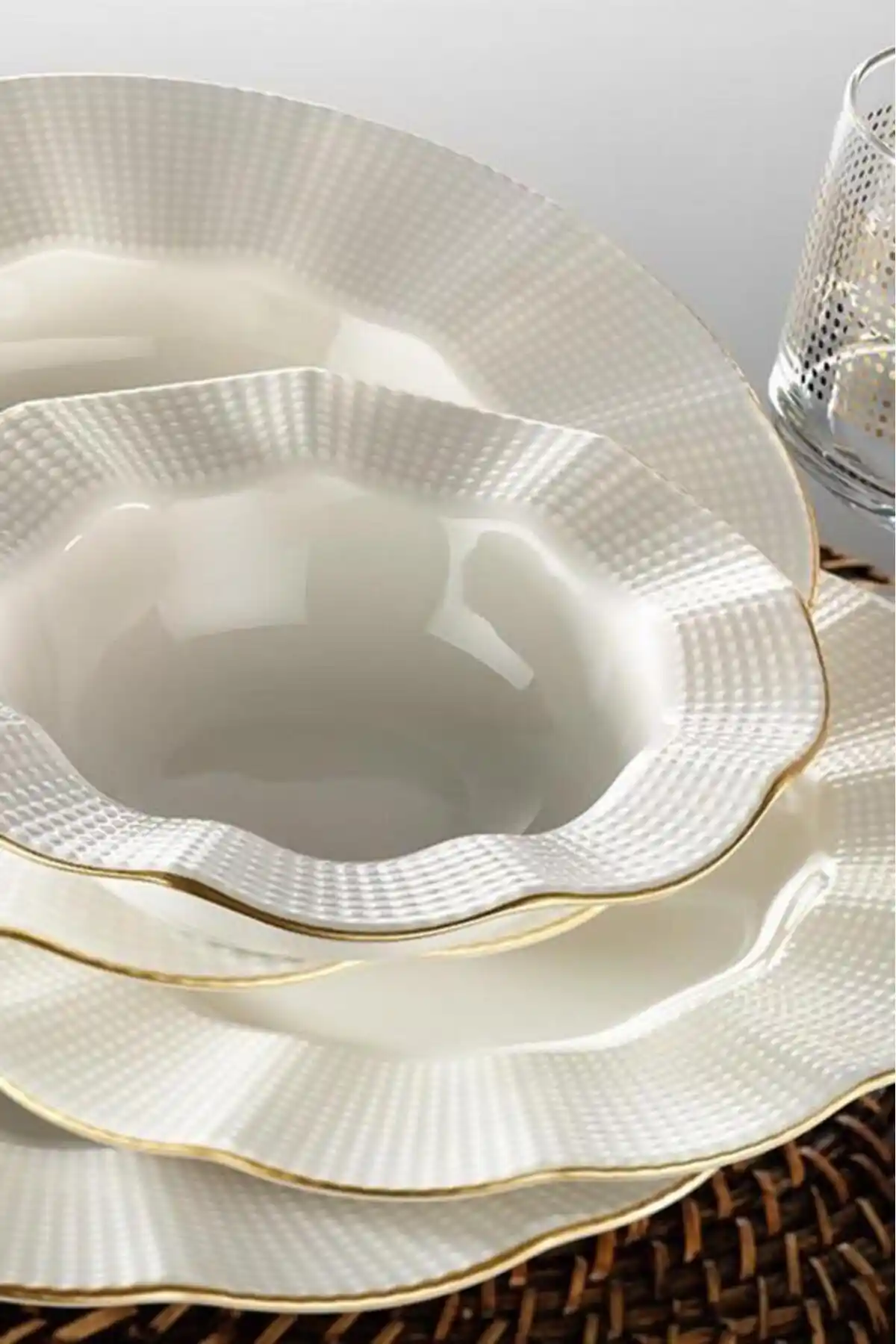 Kütahya Porselen Milenda 83 Parça Yemek Takımı Şıklık ve Fonksiyonellik Sunar