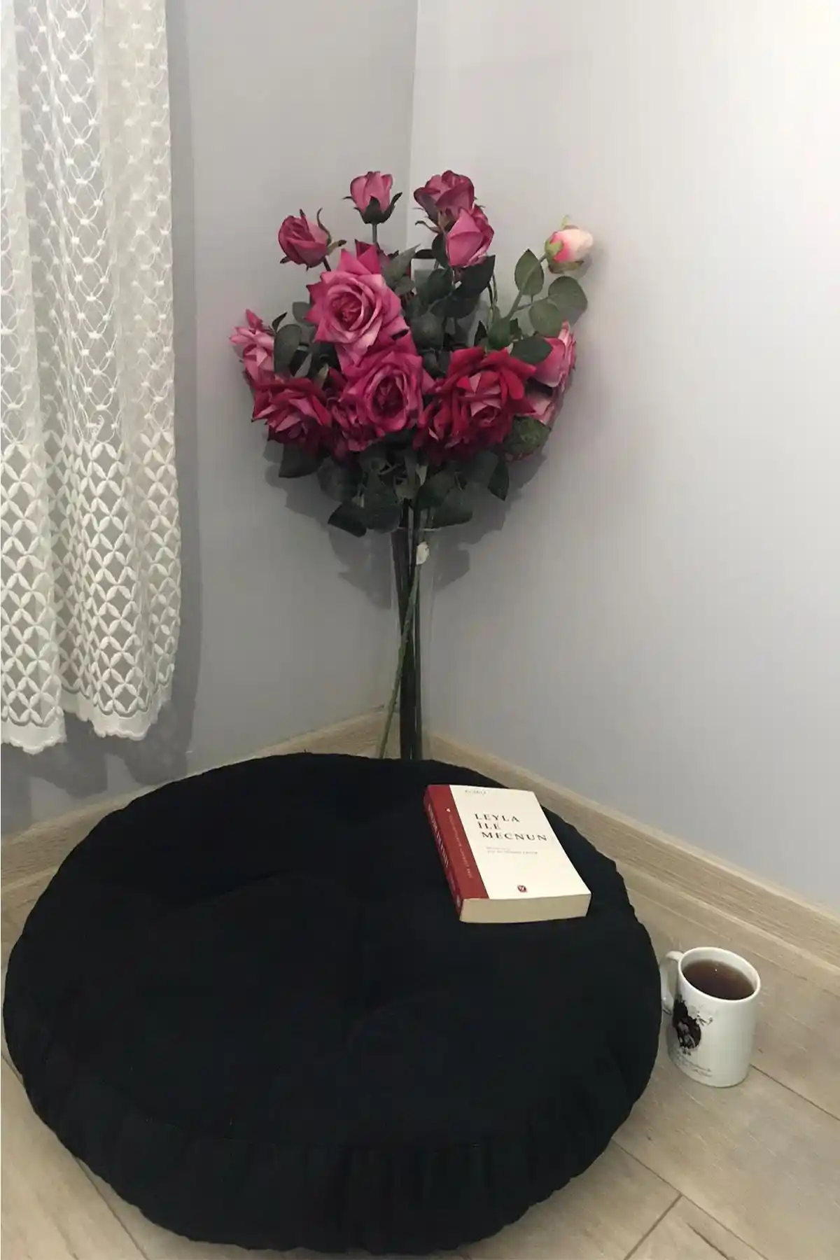 Lavinia Puf Siyah Yuvarlak Mini Yer Pufu Modern ve Dayanıklı Oturma Çözümü