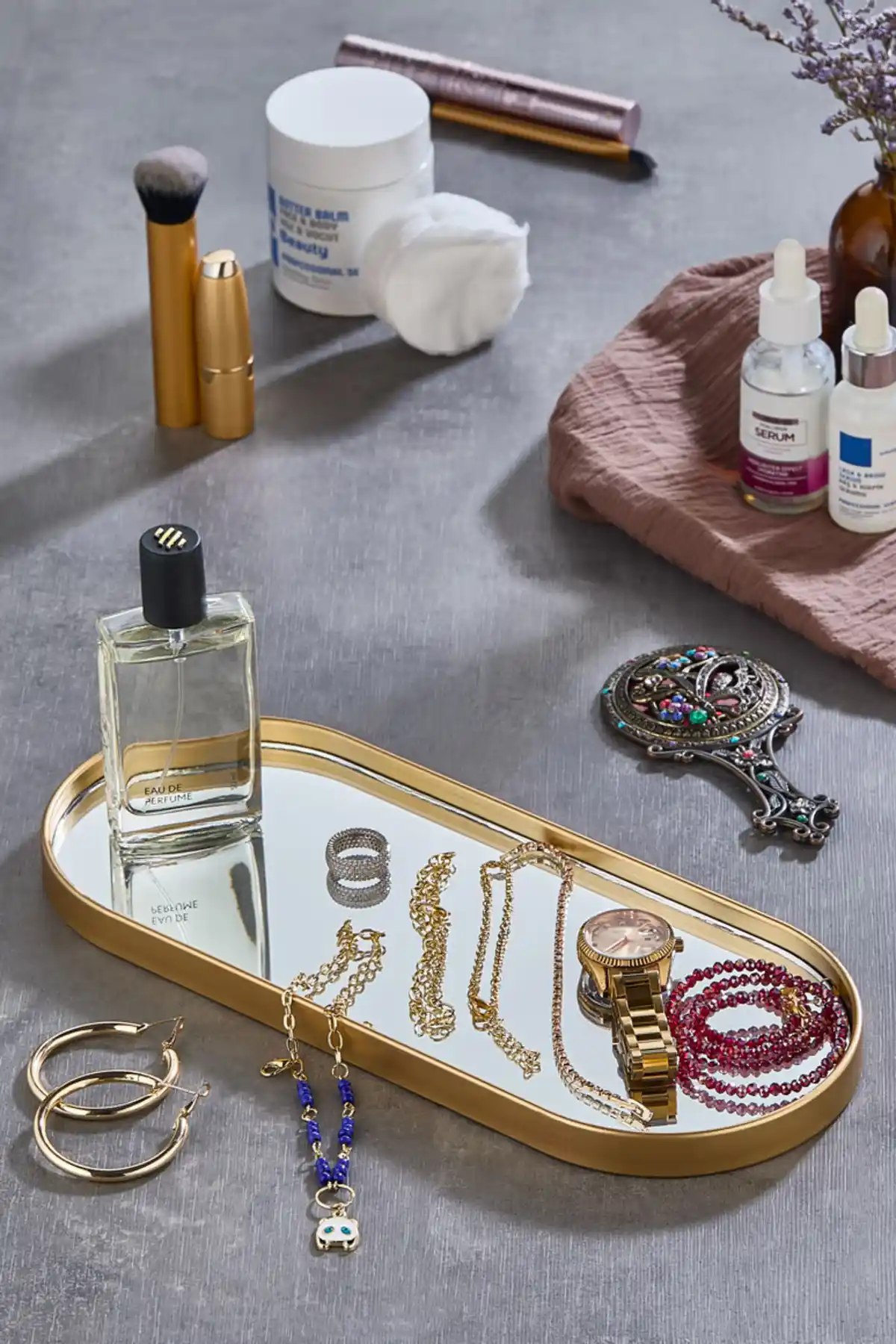 Leila Oval Aynalı Sunumluk: Şık ve Fonksiyonel Dekoratif Ürünler Türkiye Menşei