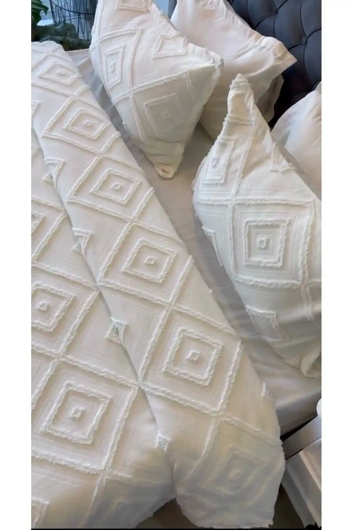 LUSSO Iskandinav Çift Kişilik Yatak Örtüsü: Modern ve Dayanıklı Tasarım