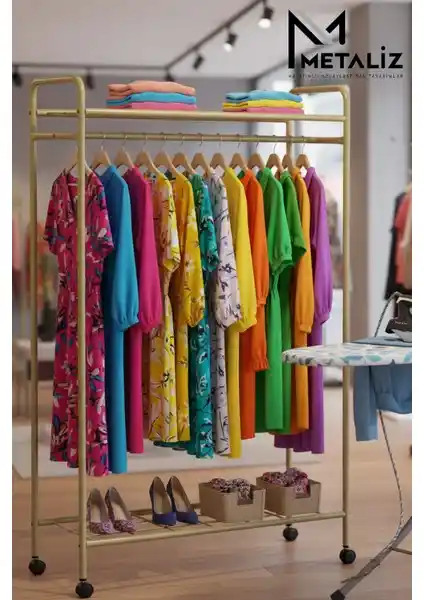 Metaliz Tekerlekli Elbise Askılığı Modern Tasarım ve Dayanıklılık Sunar