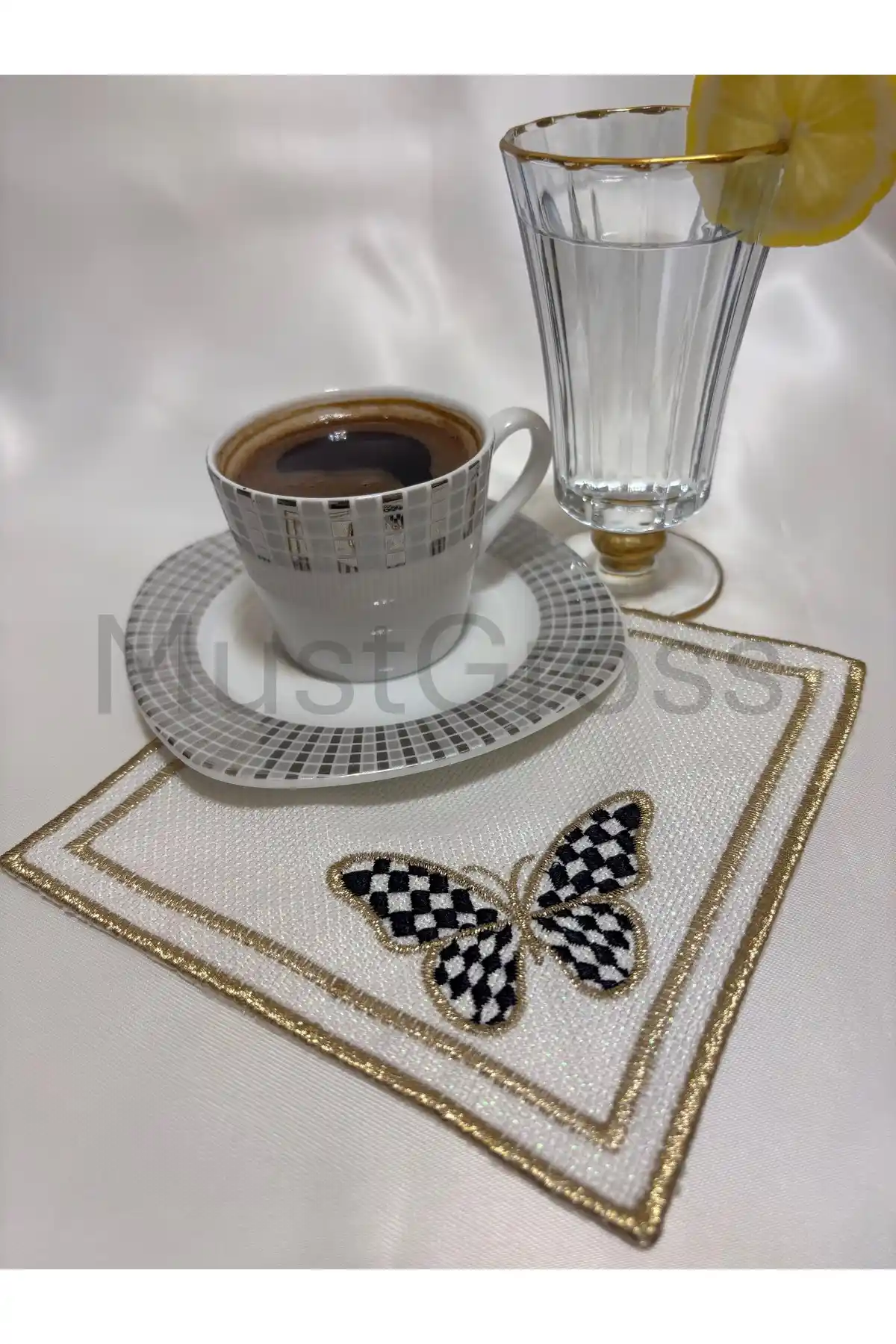 Mustgross Sunumluk Peçete: Şık ve Fonksiyonel Masa Dekorasyonu İçin Tasarlanmış Ürün