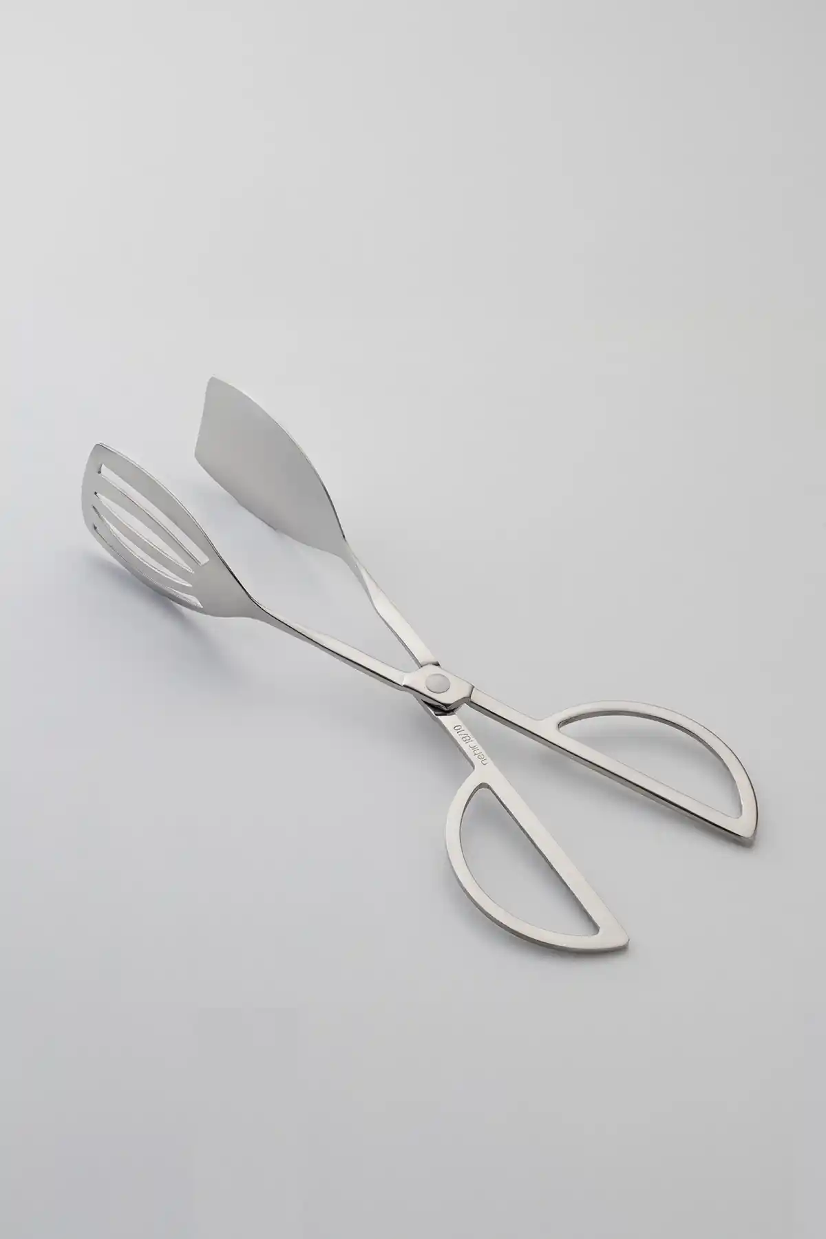 Nehir Sade Paslanmaz Çelik Makas Maşa: Dayanıklı ve Estetik Mutfak Gereçleri