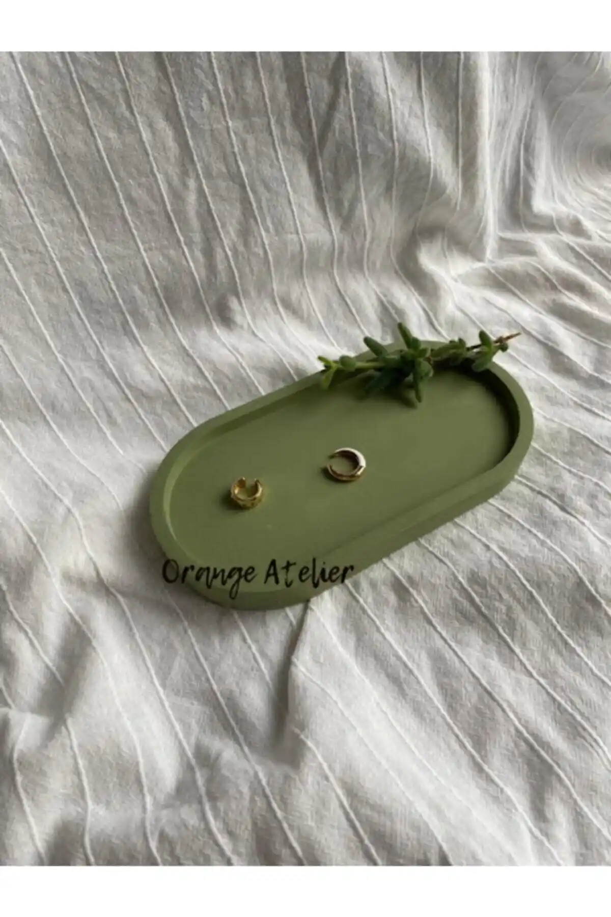 Orange Atelier Oval Beton Biblo Tabak: Estetik ve Fonksiyonellik Sunan Dekoratif Parça