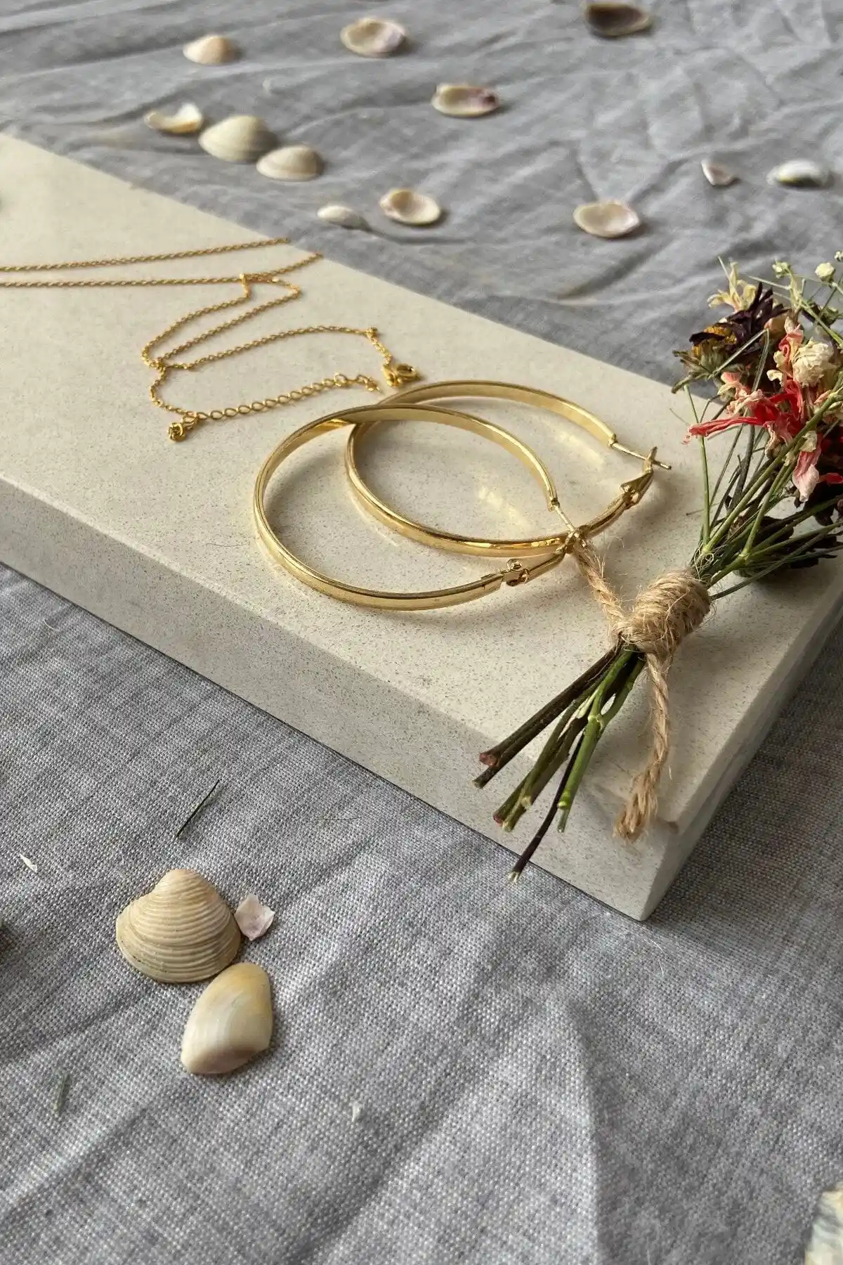 PeraMarble Kırılmaz Nova Quartz Mermer Sunumluk: Şık ve Dayanıklı Mutfak Aksesuarı