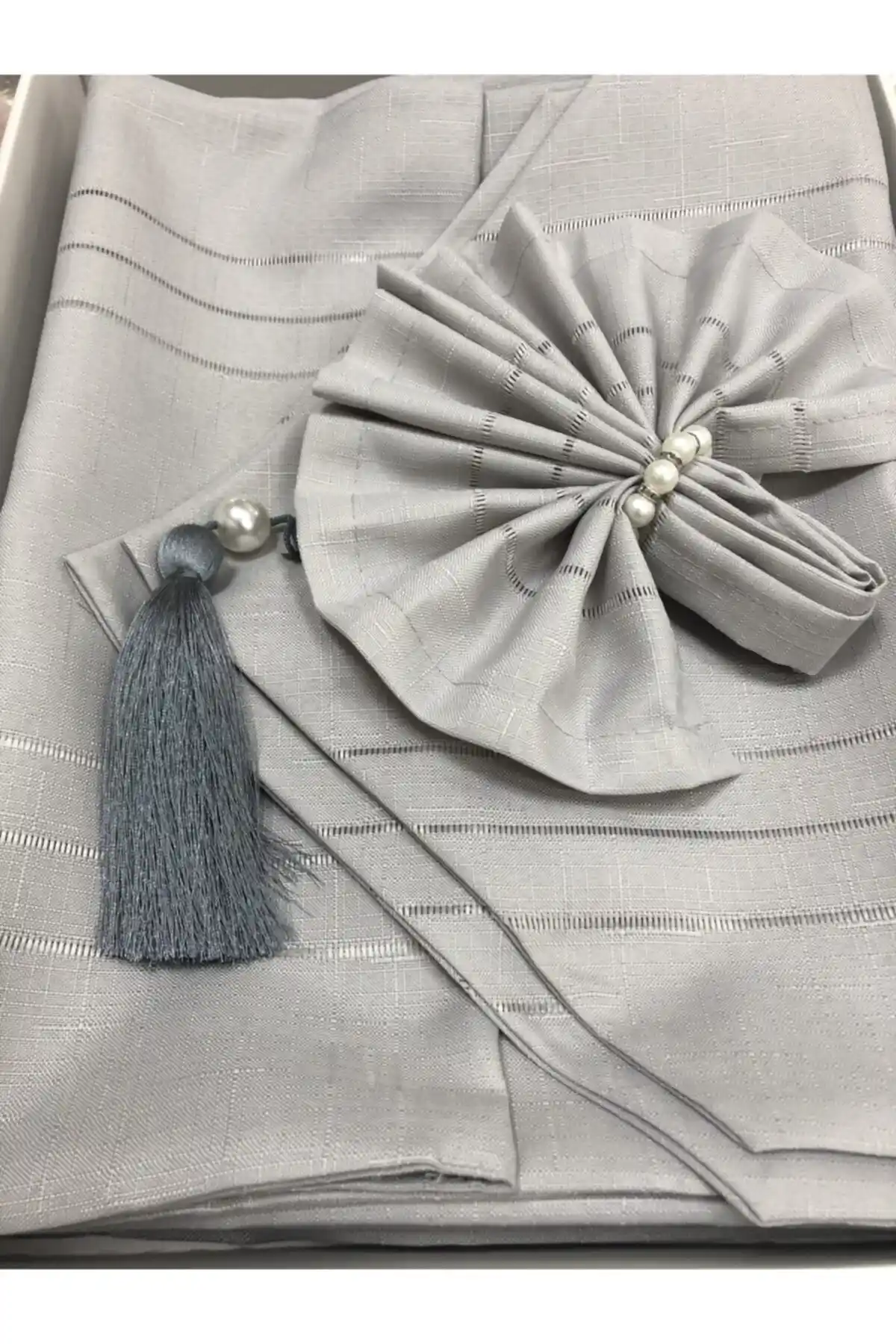 Safir Home Collection Masa Örtüsü Seti: Modern ve Dayanıklı 26 Parçalık 12 Kişilik Masa Takımı