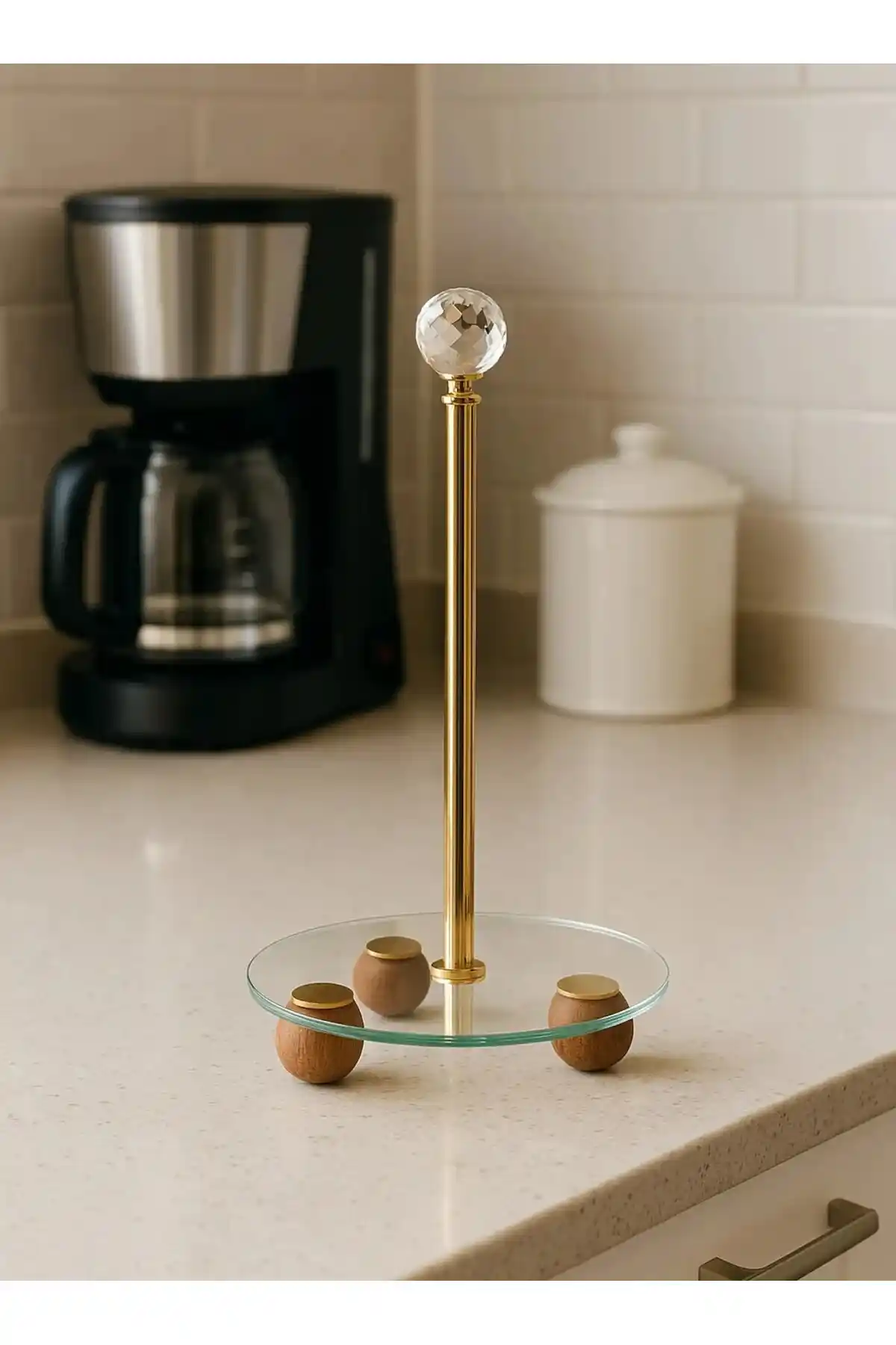 UYT LİFE Gold Dekoratif Ahşap Top Ayaklı Kristal Taşlı Cam Kağıt Havluluk Özellikleri ve Kullanım Avantajları