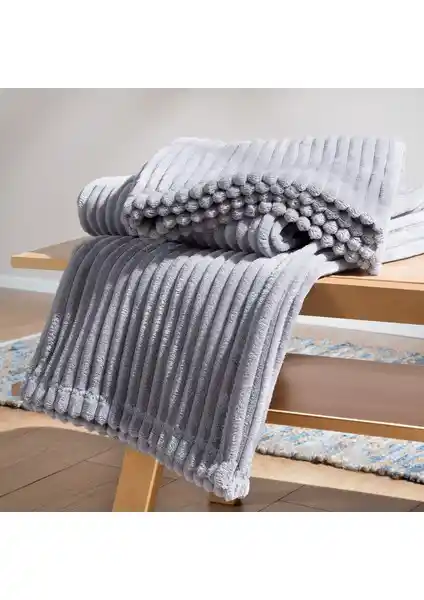 Yataş Bedding Holly Wellsoft TV Battaniyesi: Konfor ve Şıklık Sunan Modern Tekstil Parçası