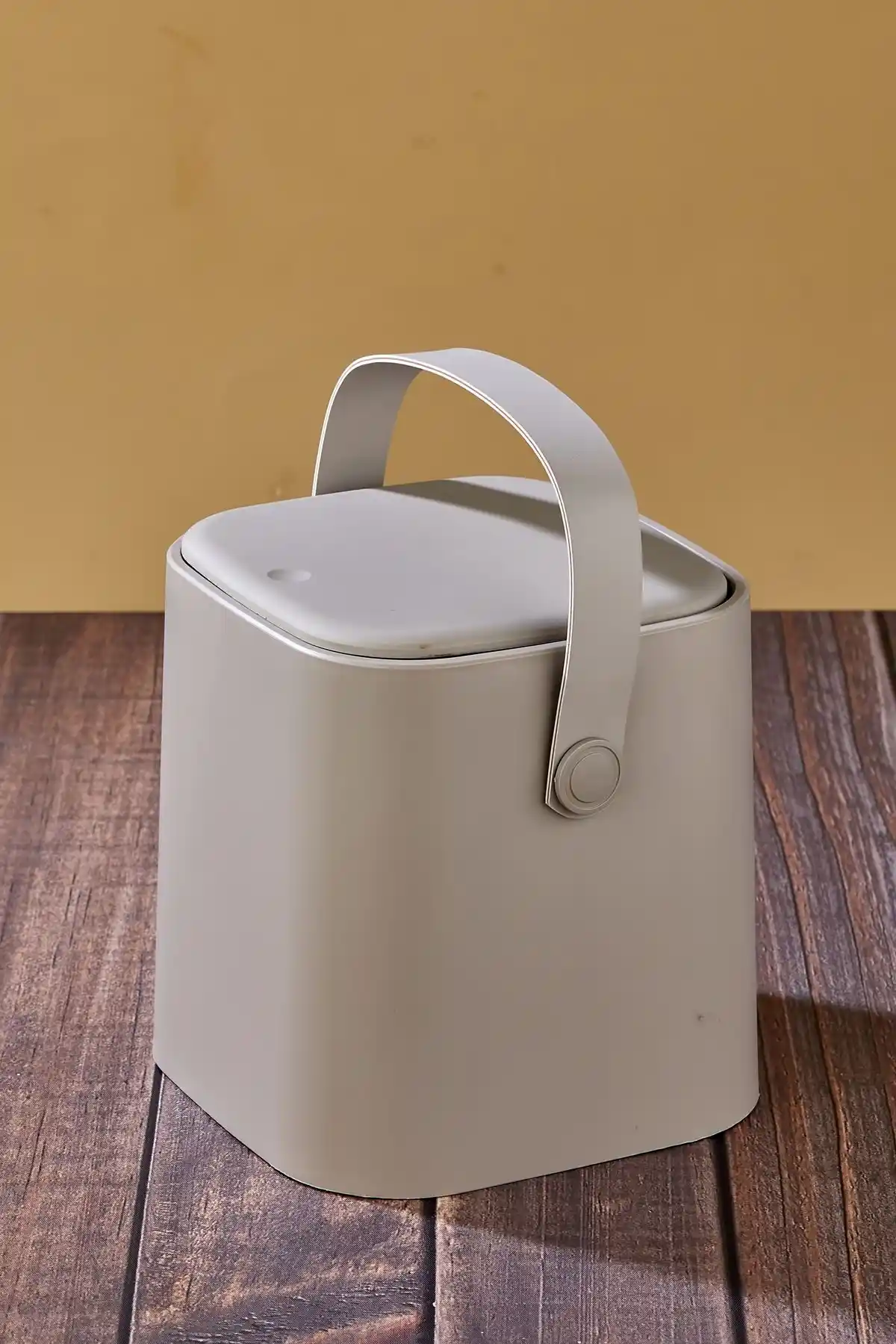 ALİNA HOME Yeni Nesil Akıllı Kapak Deri Kulplu Tezgah Üstü Mutfak Çöp Kovası Özellikleri ve Kullanım Avantajları