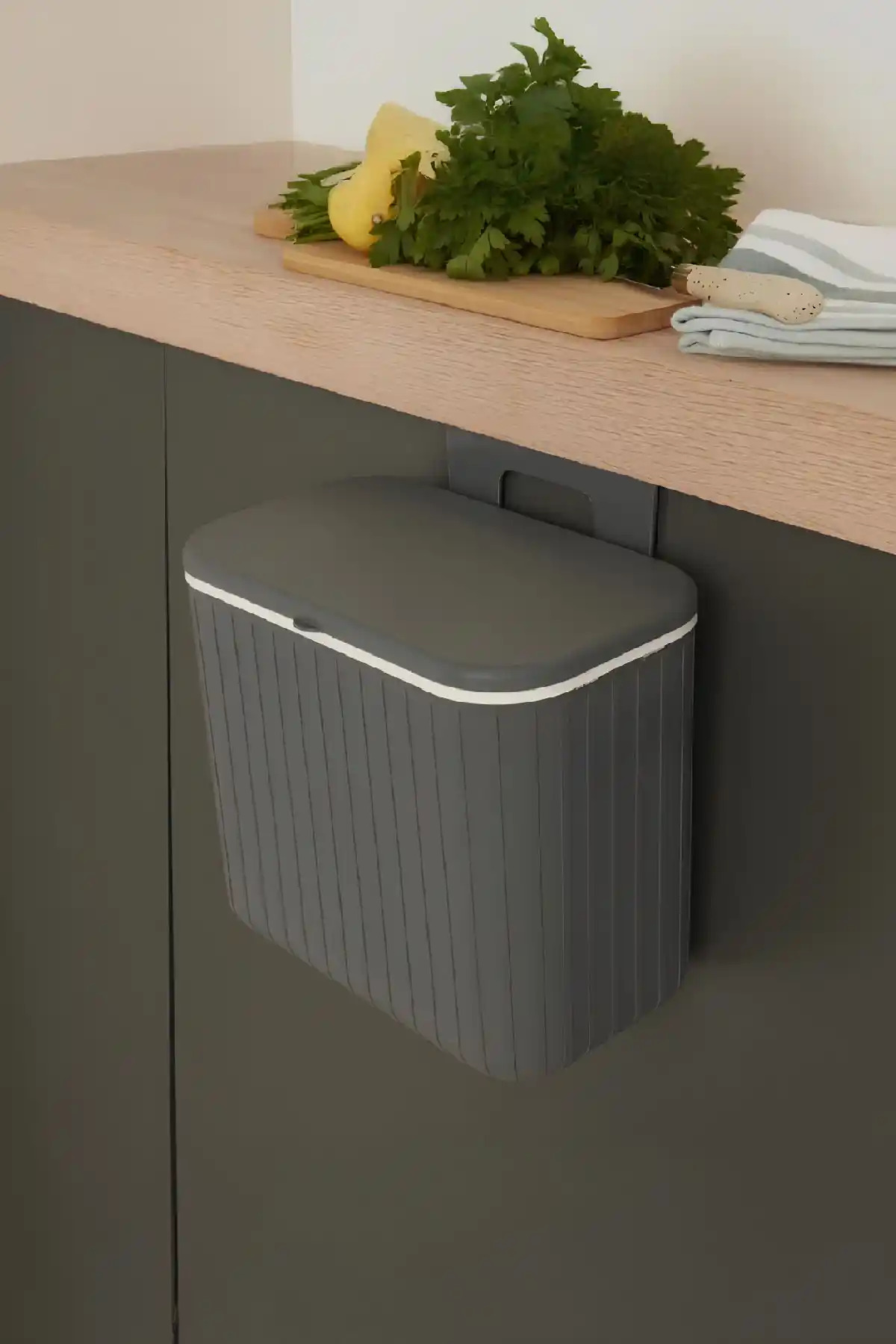 Biltas Plastik Vailo Gri Çizgili 8 Litre Mutfak Çöp Kovası Modern Tasarım