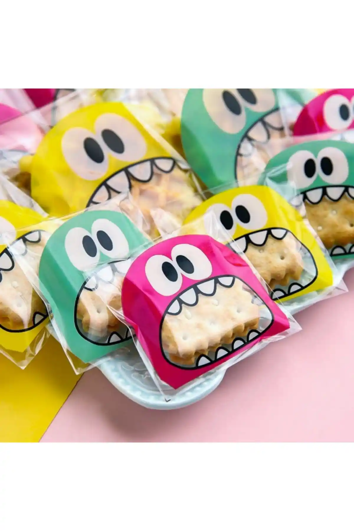 Bimotif Canavar Desenli Bantlı Şeffaf Poşetler: Çok Yönlü ve Renkli Tasarım Çözümleri