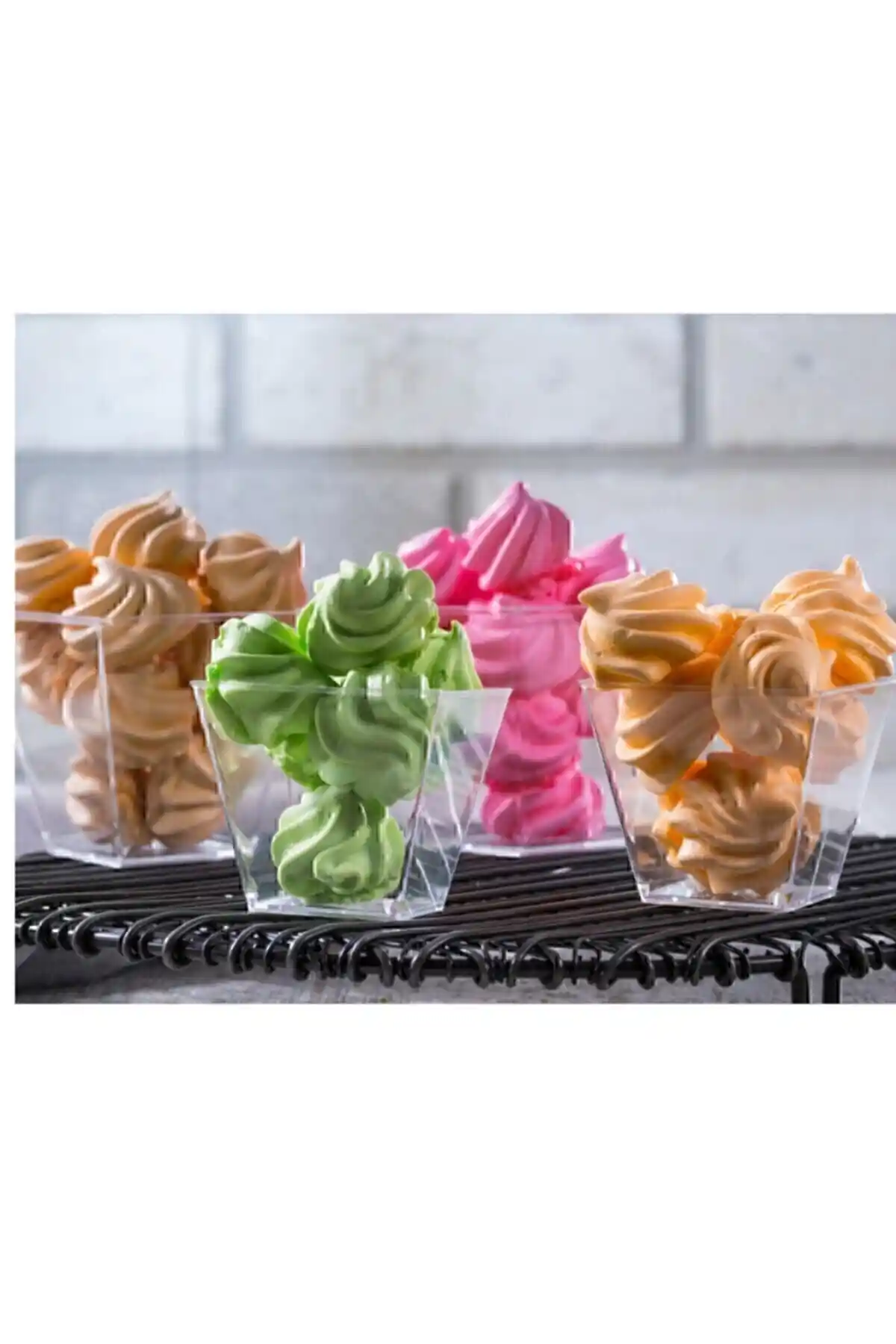 Genel Markalar Prizma Mini Mika Plastik Sunum Kabı ve Kapaklı Seçeneklerin Karşılaştırması