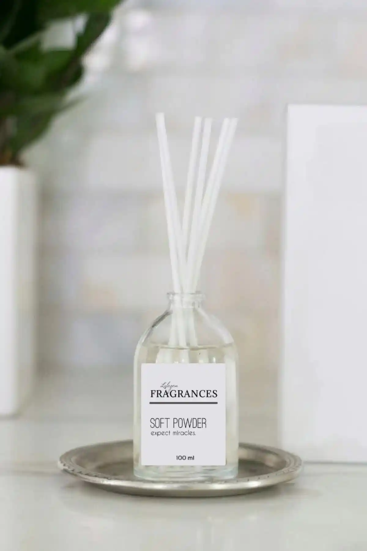 LALEZEN HOME Pudra Kokusu 100 Ml Beyaz Bambu Çubuklu Şeffaf Şişe ile Ferah ve Kalıcı Atmosfer