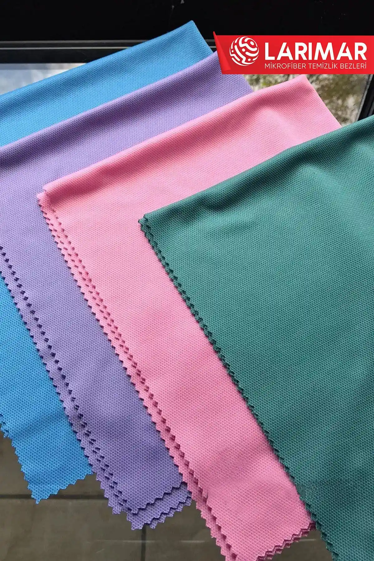 Larimar Mikrofiber Cam ve Ayna Bezi Seti - Kurulama Gerektirmeyen Temizlik Çözümü