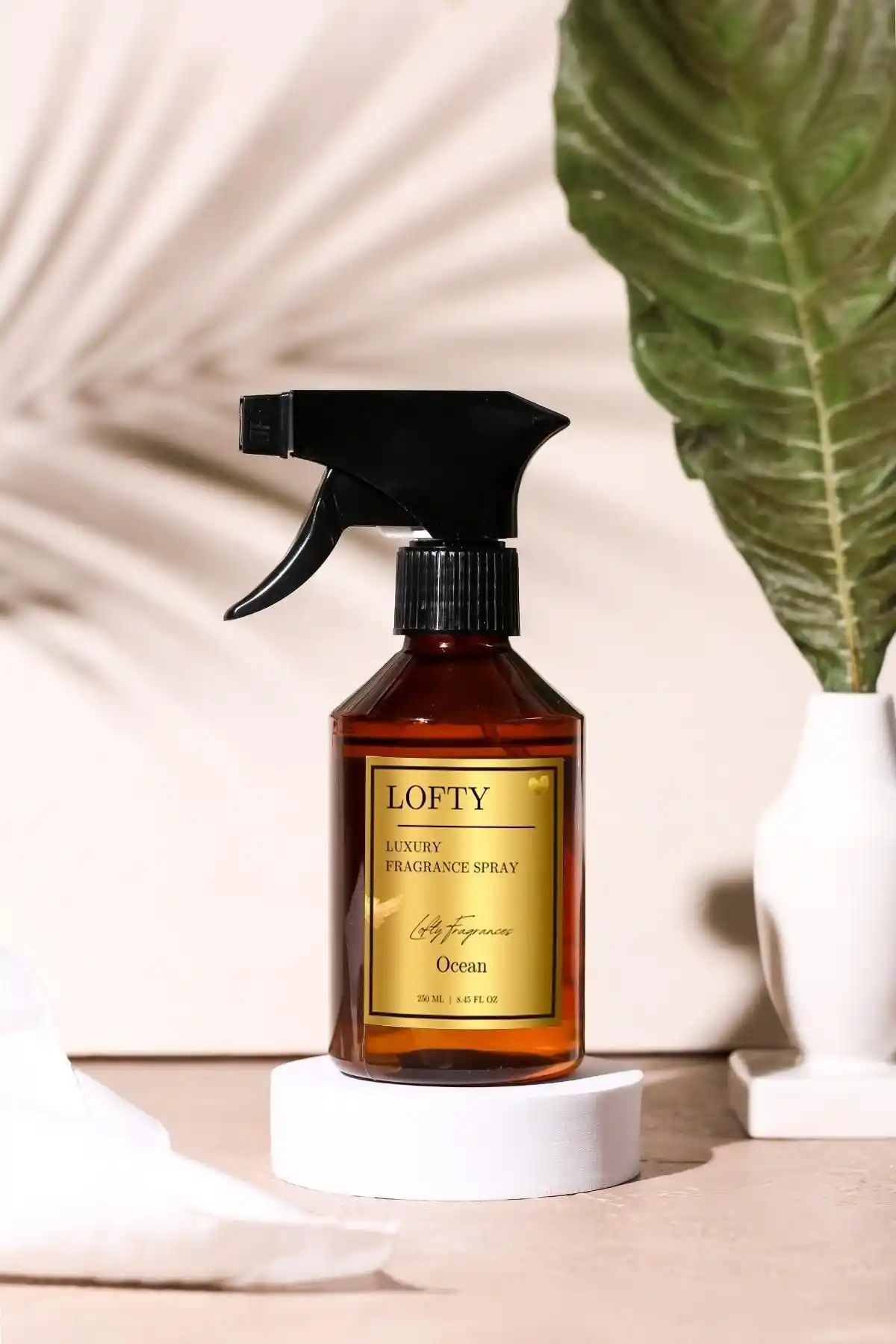 Lofty Amber Romantik Oda ve Çamaşır Spreyi: Doğal ve Çevre Dostu Ferahlatıcı Koku Çözümü