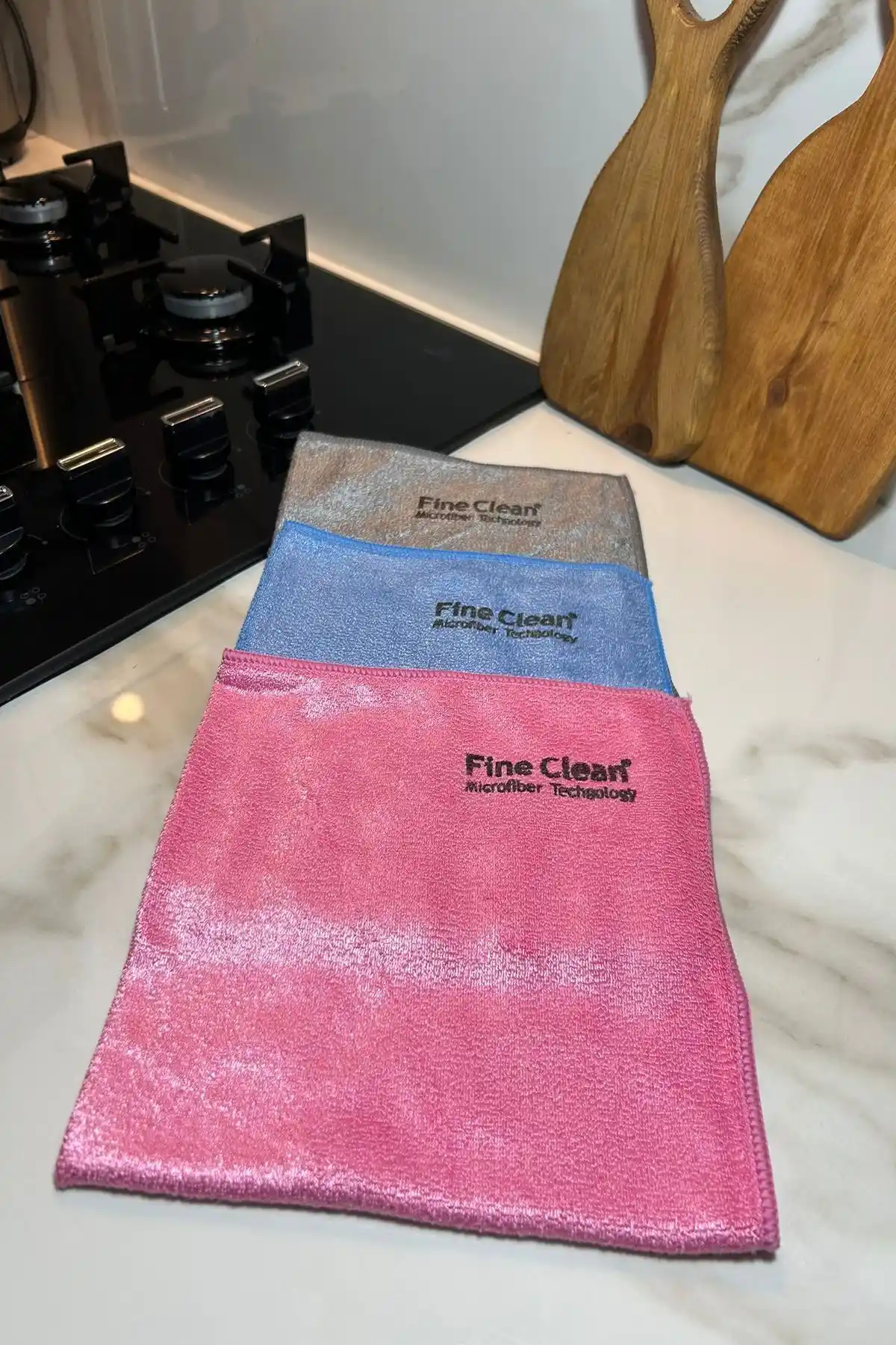 Mutfak Temizliği İçin Mikrofiber Bezlerin Karşılaştırması ve En İyi Seçenekler