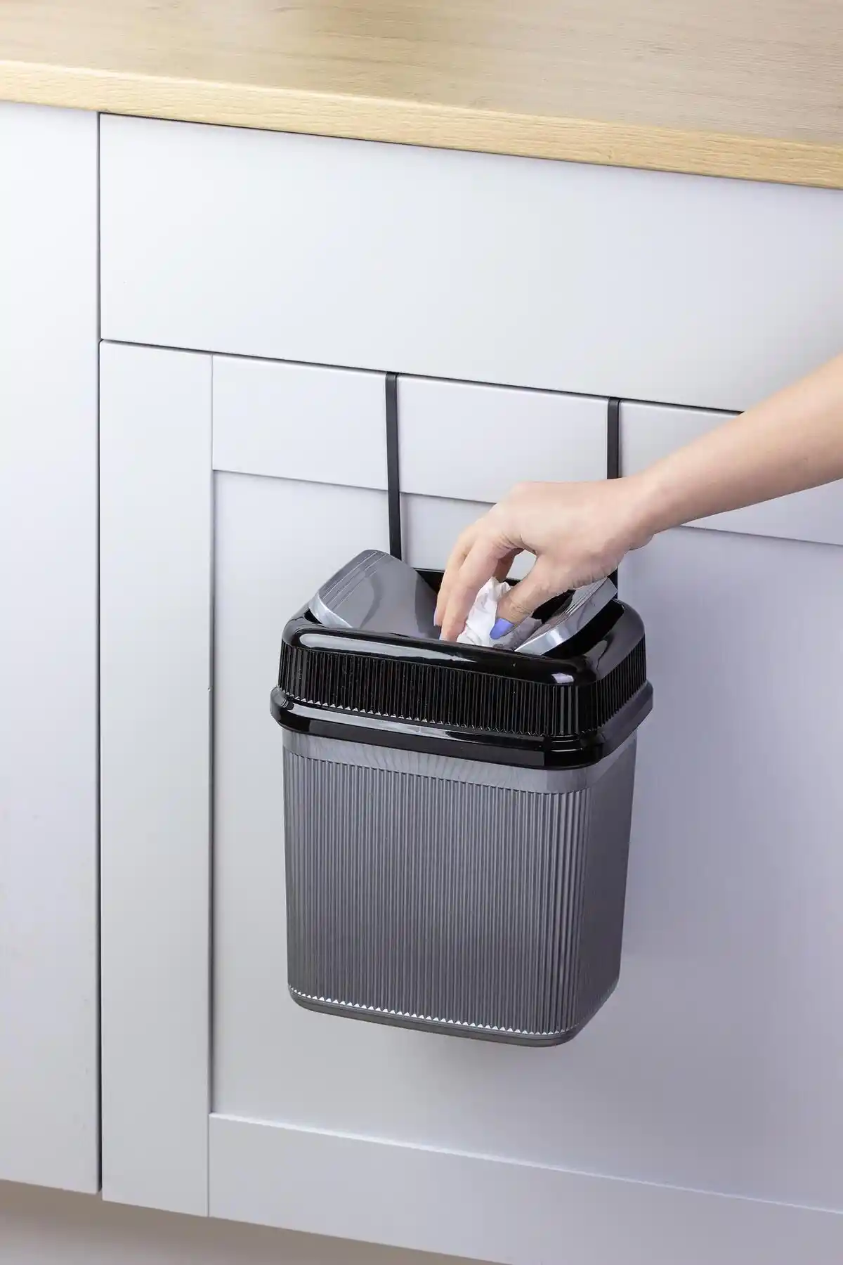 Okyanus Home Askılı Çöp Kovası 5,5 L: Pratik ve Estetik Çözüm İçin Uygun