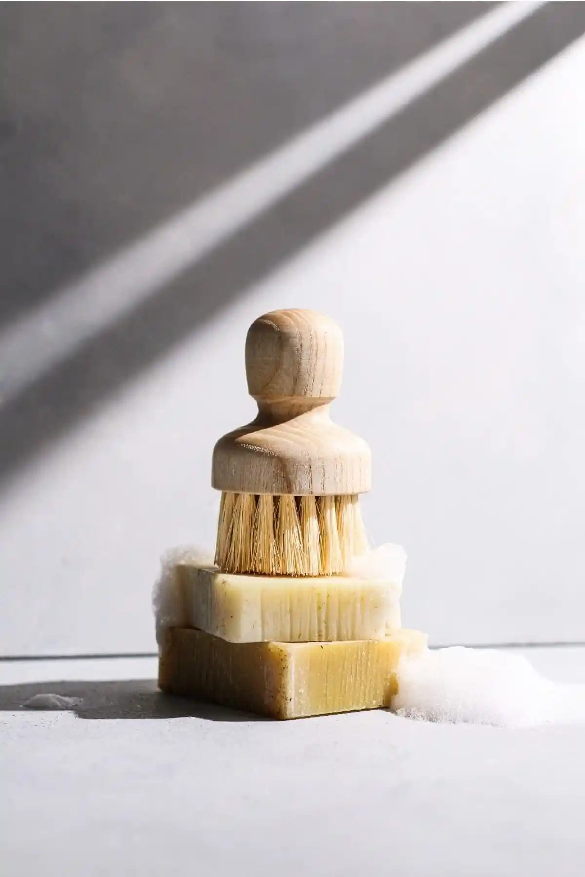 Organik Doğal Ahşap Bulaşık Fırçası: Çevre Dostu ve Dayanıklı Mutfak Aksesuarı