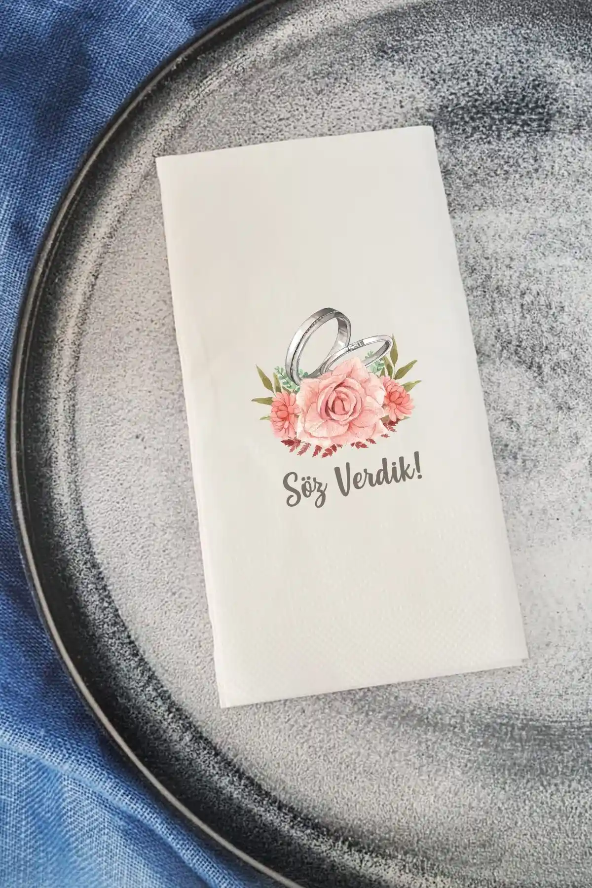 PEKSHOP Sunum Peçetesi Yüzüklü ve Çiçekli Tasarımıyla Masa Dekorasyonunu Canlandırır