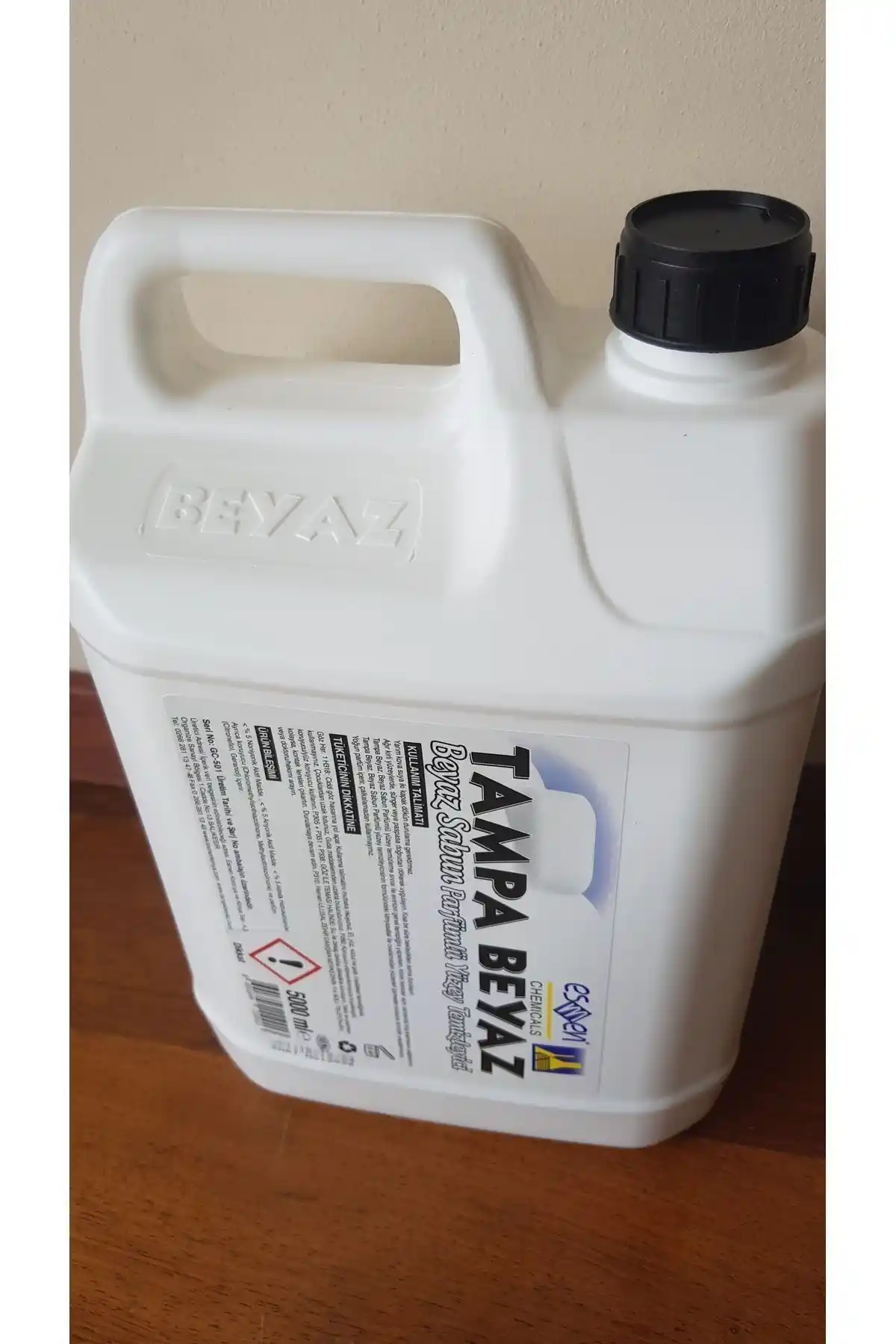 TAMPA BEYAZ ve TAMPA Yüzey Temizleyici Karşılaştırması: Hangi Ürün Sizin İçin Uygun