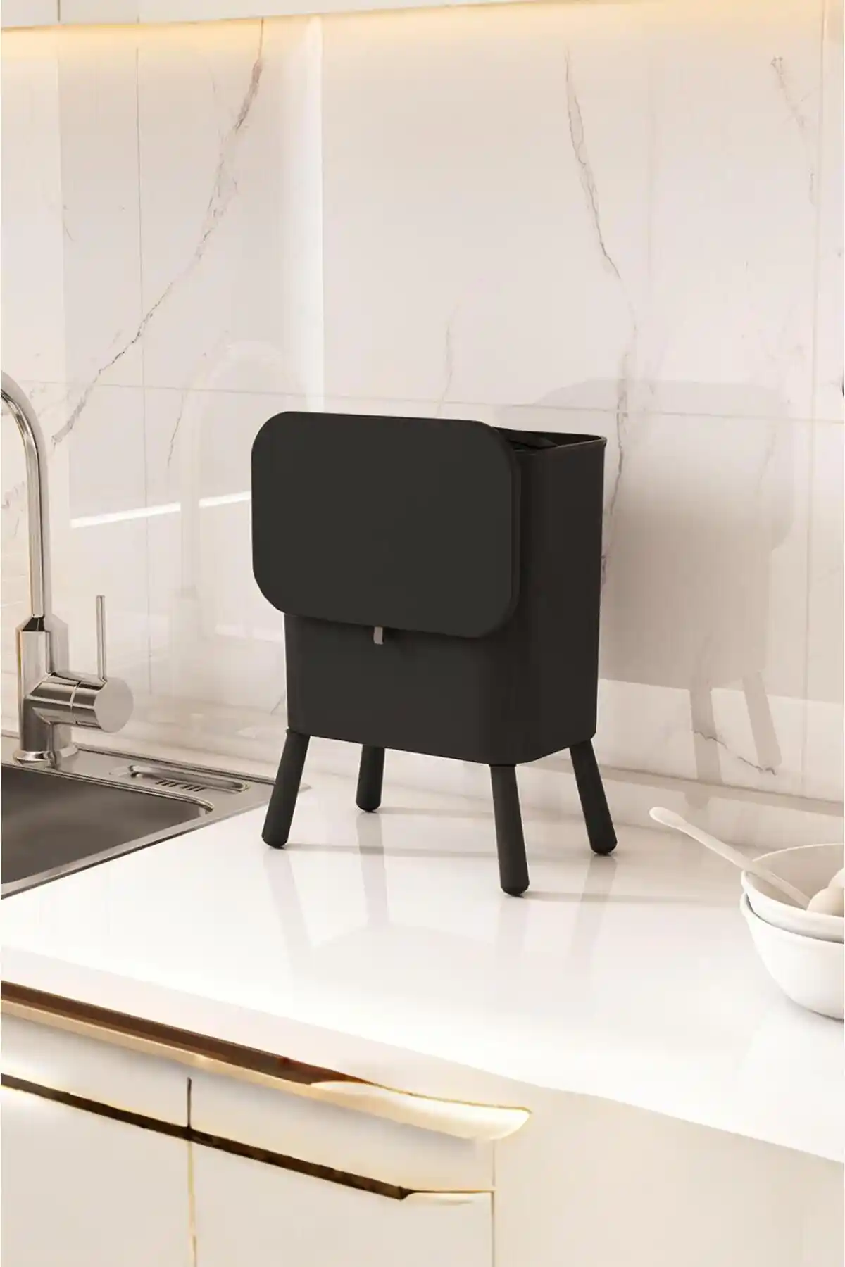 VİGENTİNO 15 Litre Ayaklı Kapaklı Çöp Kovası Modern Tasarım ve Kullanım Kolaylığıyla