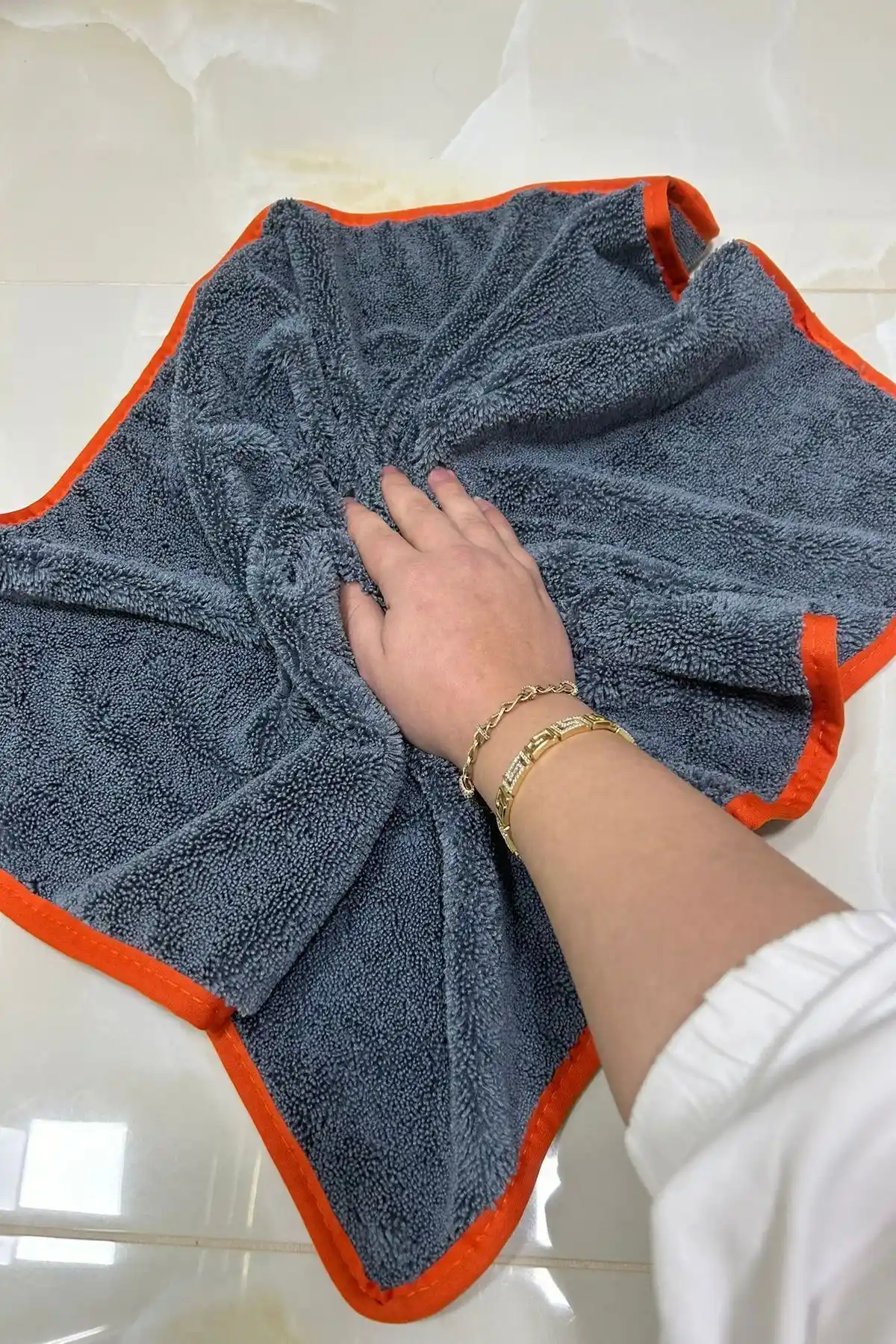 Yüksek Performanslı Mikrofiber Temizlik Bezi ile Etkili ve Hijyenik Temizlik Çözümleri