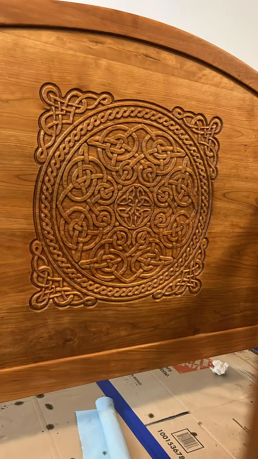 Ahşap Bebek Beşiği Yüzey İşlemleri ve Oyma Teknikleri: Estetik ve Güvenlik Yaklaşımları