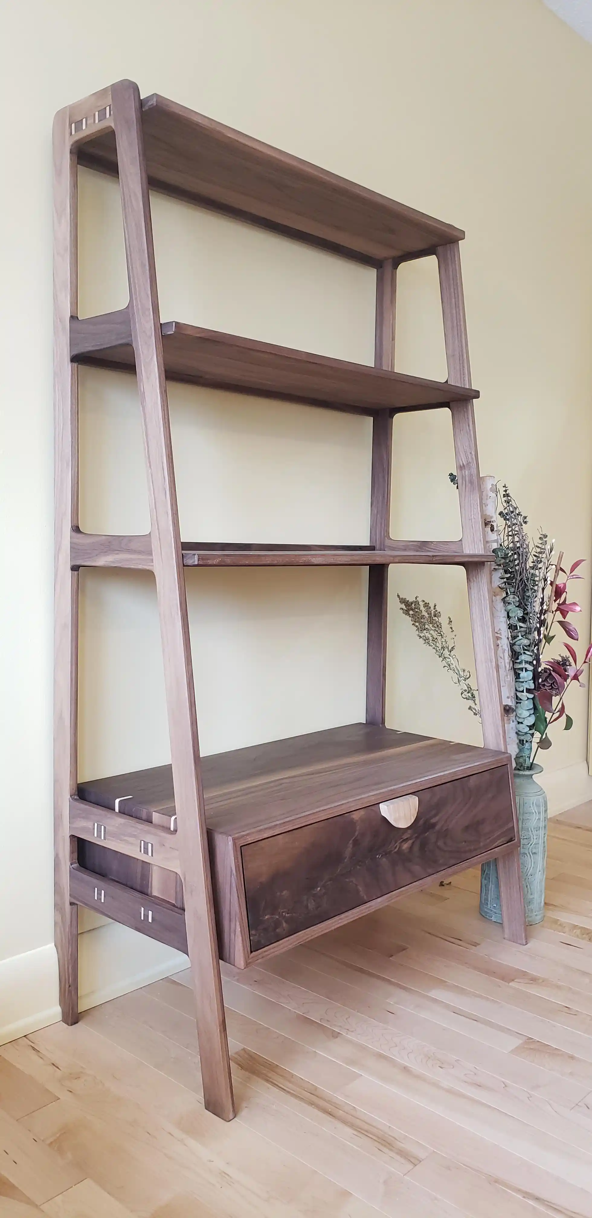 Başlangıç Seviyesinde Ceviz ve Akçaağaç Detaylı Bar Rafı Yapımı ve Teknikleri