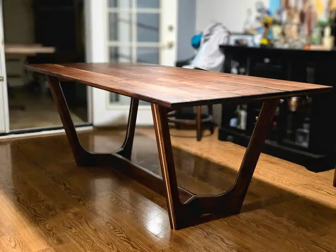 Ceviz ve Sert Akçaağaç Laminasyonlu Yemek Masası Tasarım ve Yapım Teknikleri