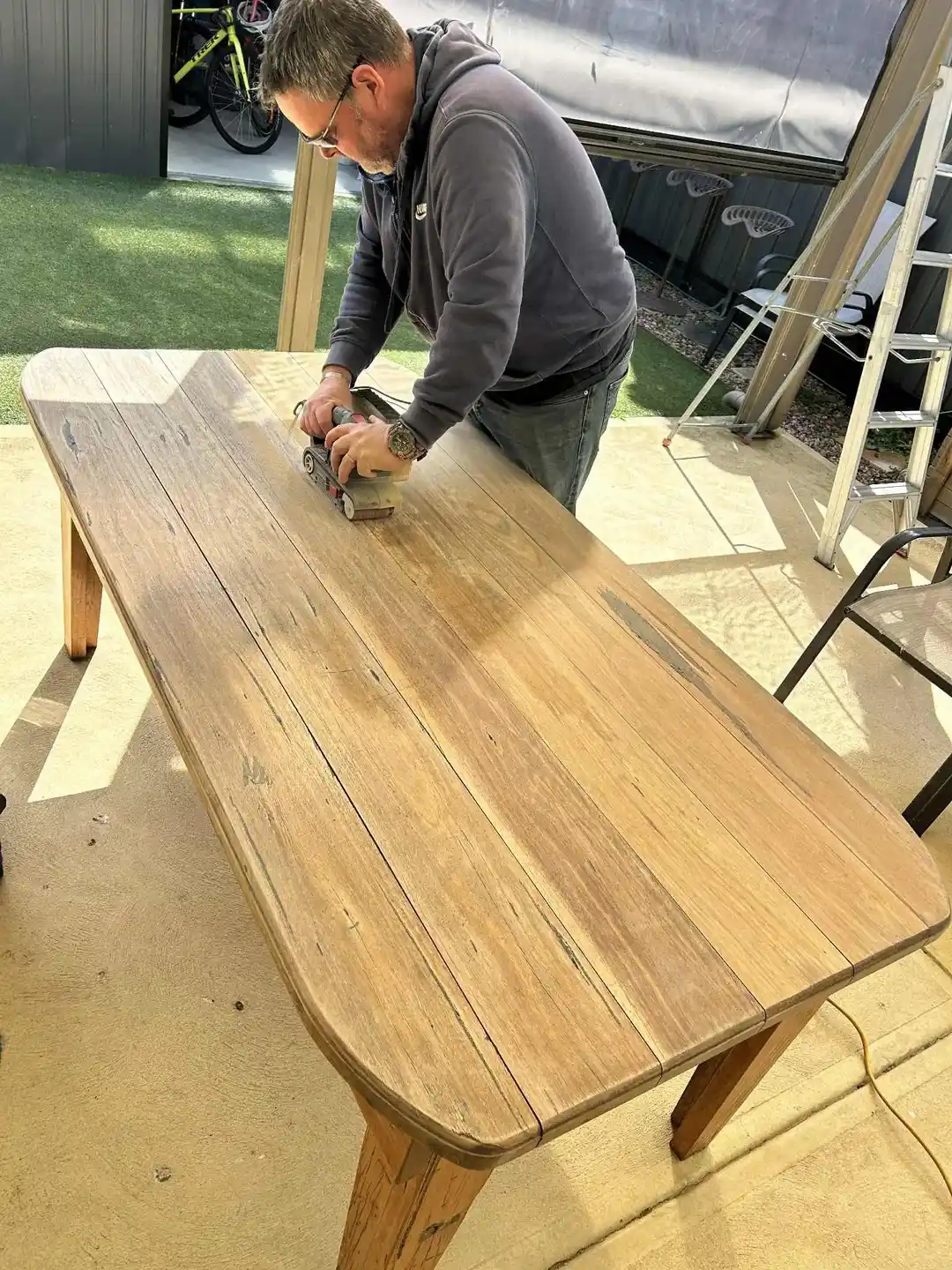 Dış Mekan Ahşap Masaların Restorasyonu ve Koruyucu Uygulamalarıyla Korunması