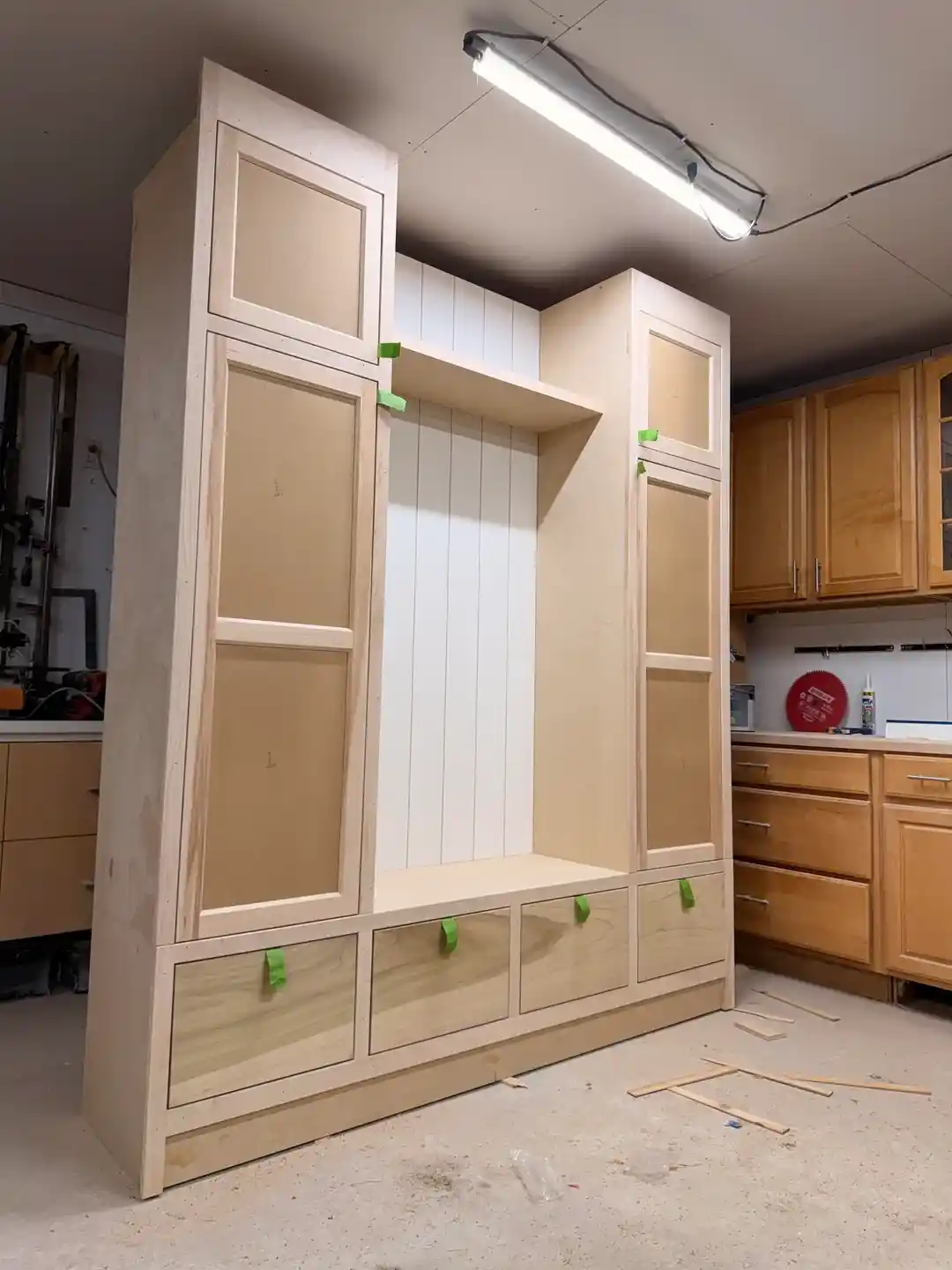 Gömme Mudroom Dolabı Tasarımı ve Yapımında Malzeme ile İşçilik Detayları