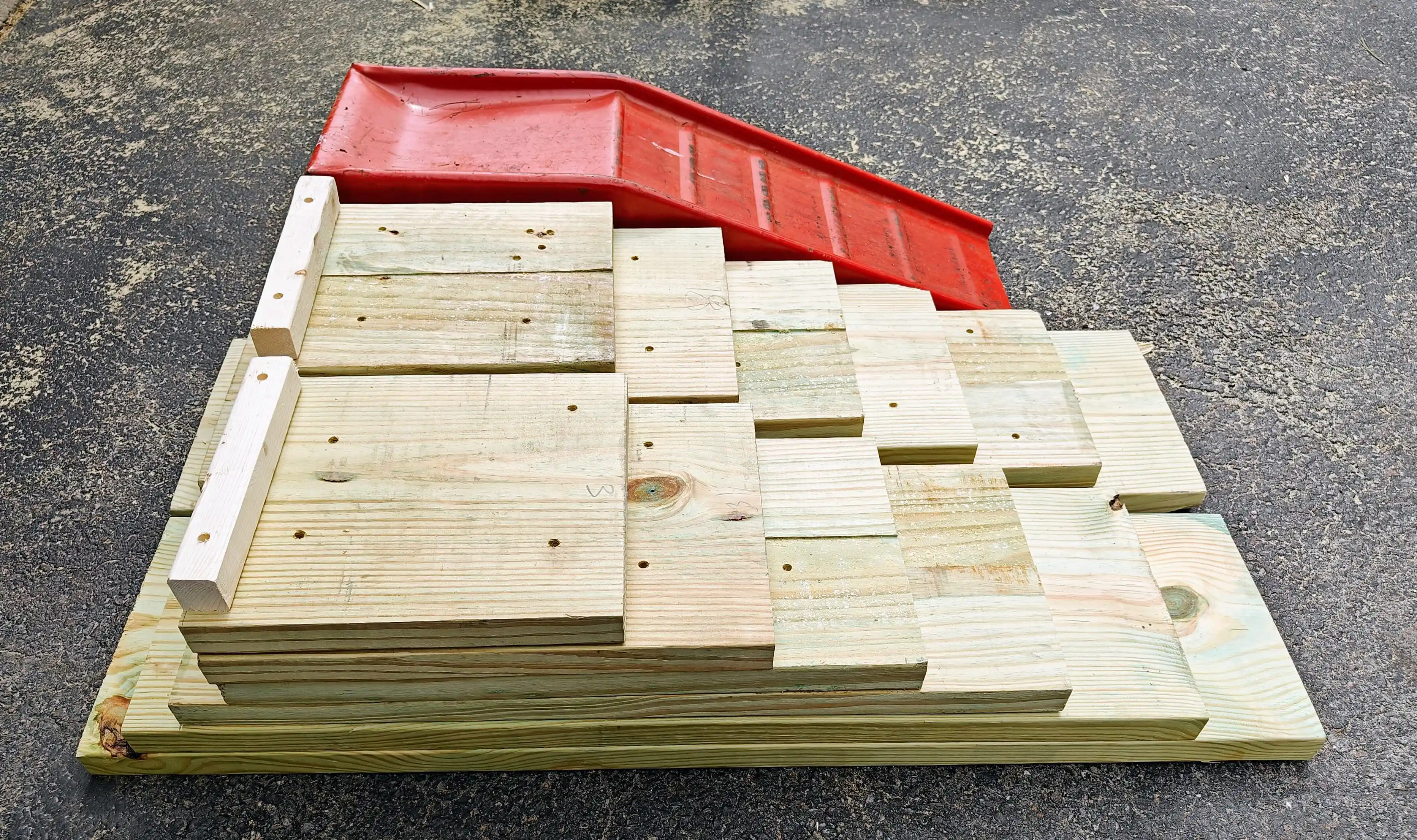 Ahşap Araba Rampalarının Yapımı, Güvenlik Değerlendirmesi ve Metal Rampalarla Karşılaştırılması