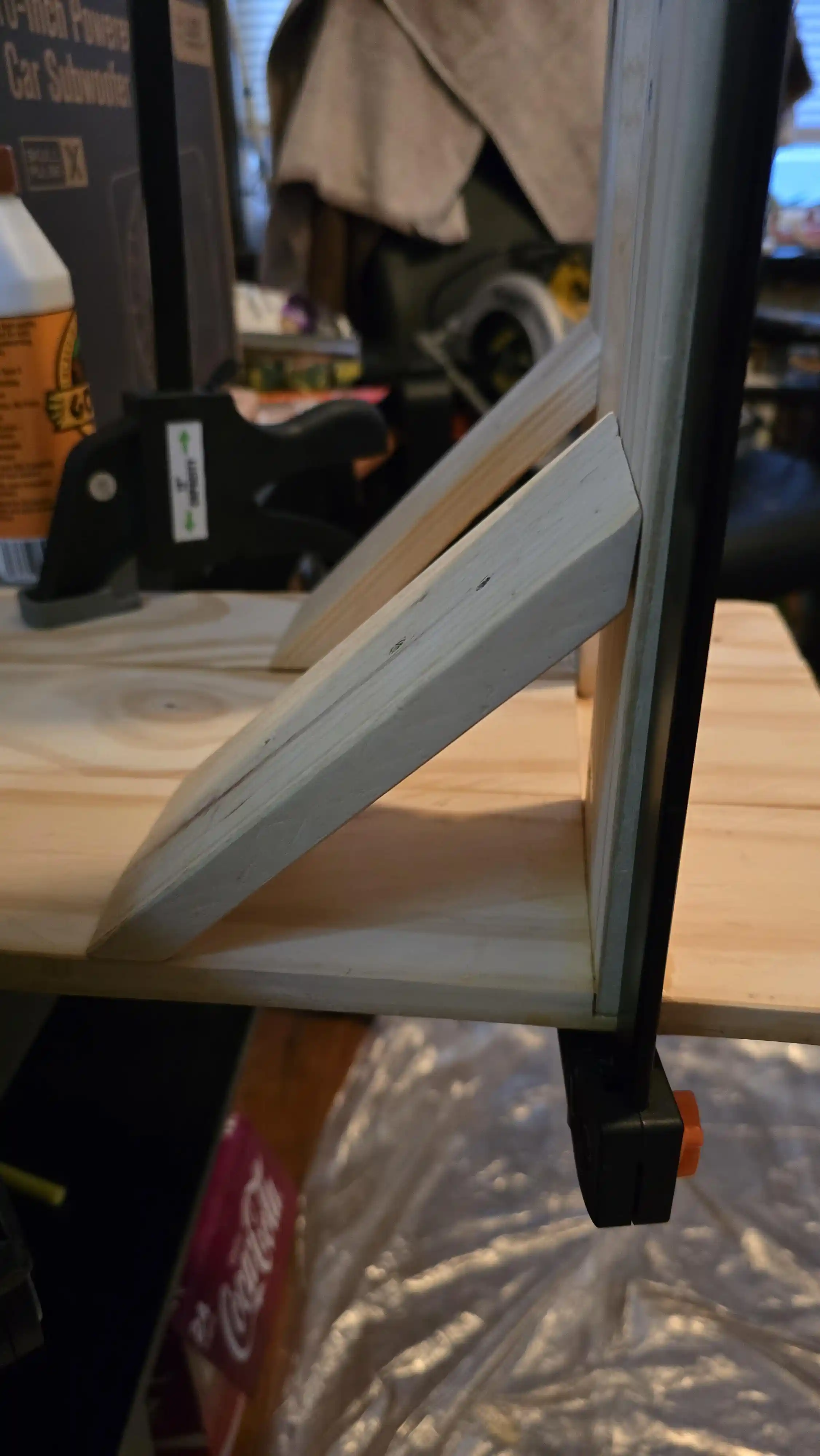 Ahşap İşçiliğinde 45 Derecelik Köşelerde Etkili Tutkallama ve Sıkıştırma Yöntemleri