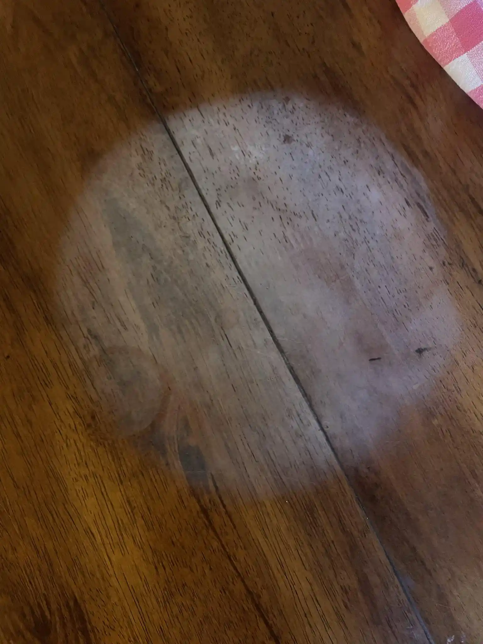 Ahşap Mobilyalarda Sıcak Tencere İzlerinin Nedenleri ve Etkili Onarım Yöntemleri