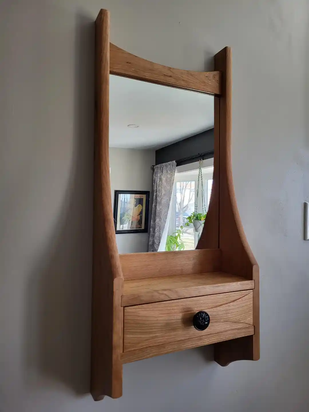 Amerikan Kirazı ve Wenge Kullanılarak Modern Hol Aynası Tasarımı ve Uygulaması