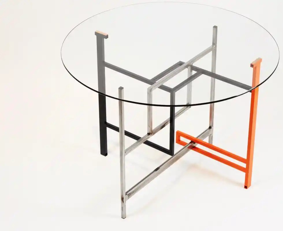 Birbirine Geçmeli Yuvarlak Cam Masa Tasarımı: Modern Malzeme ve Renk Uyumu ile Yenilikçi Yaklaşım