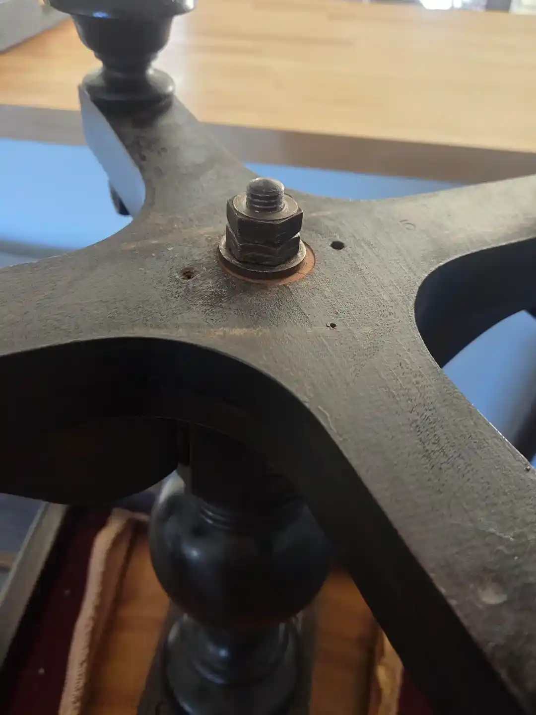 Döner Sandalyelerde Vida ve Somunların Sıkılığını Koruma Yöntemleri ve Montaj Teknikleri