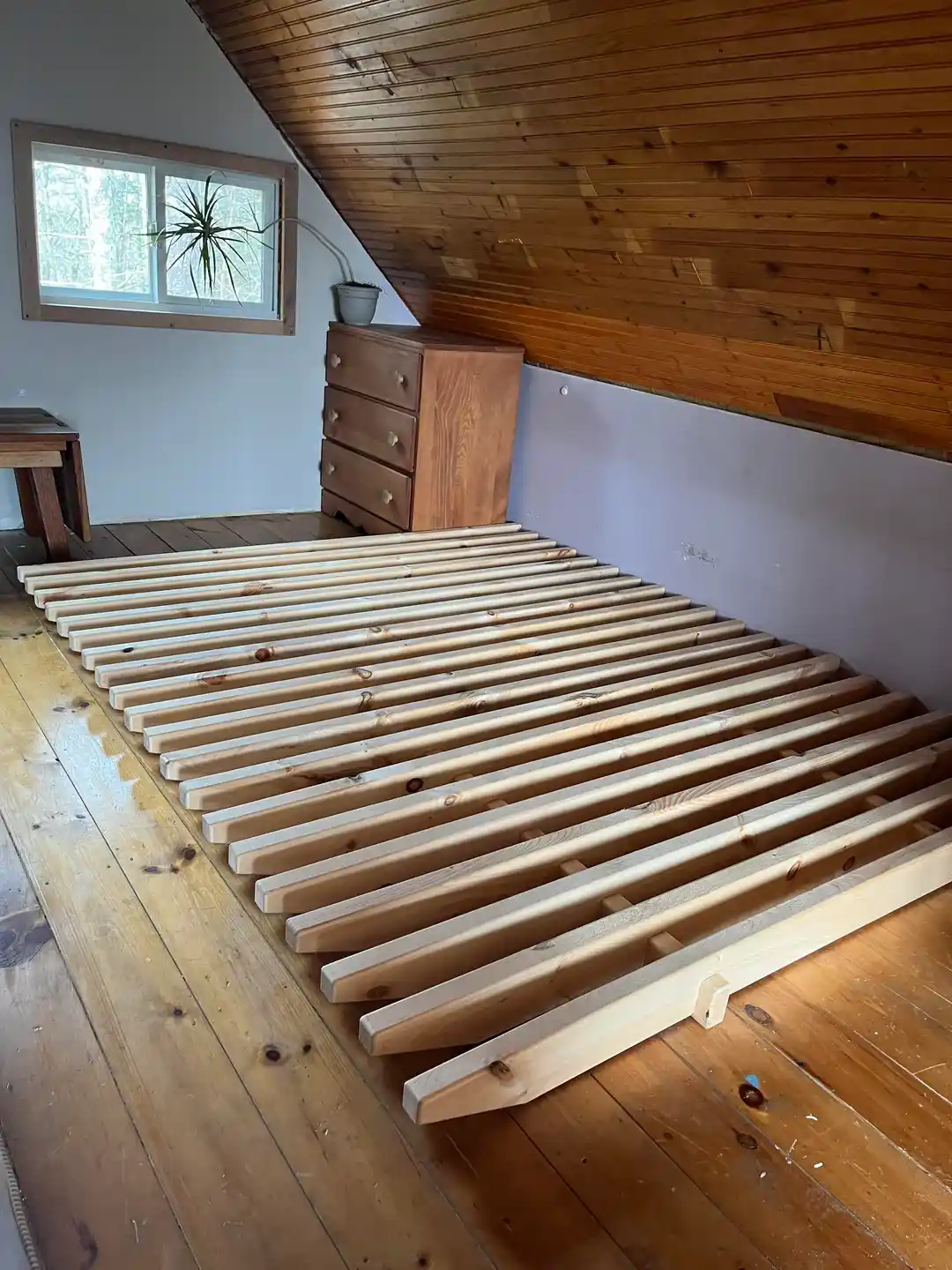 Düşük Profilli Yatak Çerçevesi Tasarımı: Estetik ve Fonksiyonellik Dengesi