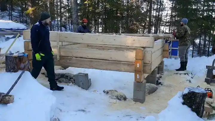 Finlandiya'da Geleneksel Kütük Ev İnşasında Doğal Yöntemler ve Malzeme Kullanımı