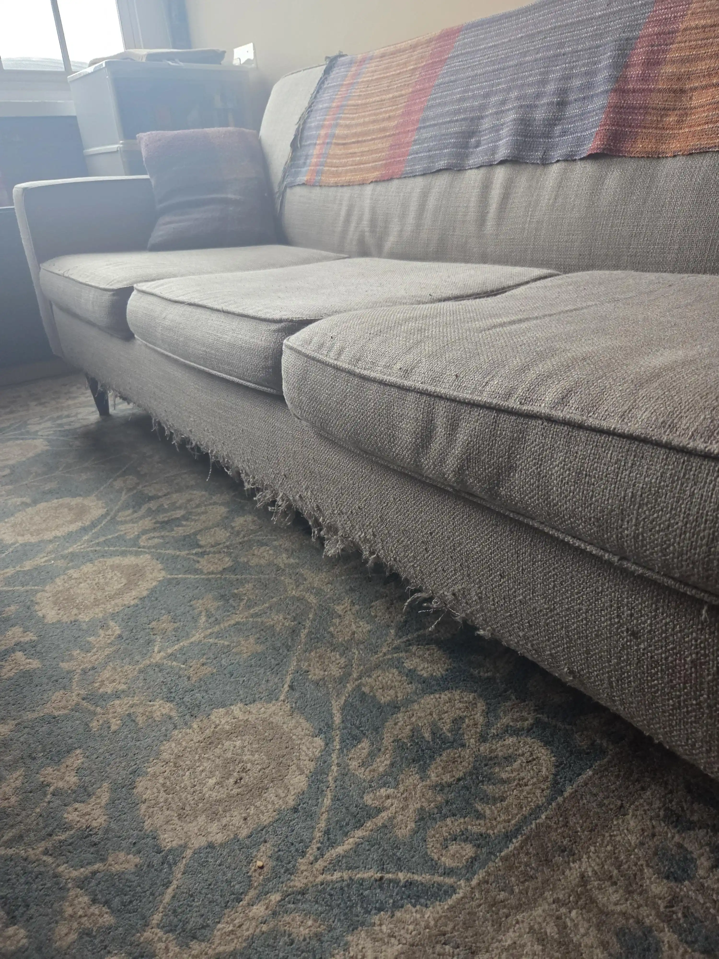 Hasar Görmüş Döşemelik Kumaşların Onarımı ve Gizlenmesi İçin Etkili Yöntemler