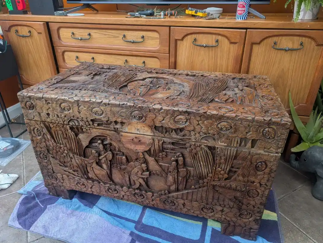 Kamfora Sandığı Oyma Temizliği: Kir ve Yağ Kalıntılarının Etkili Giderilmesi Yöntemleri