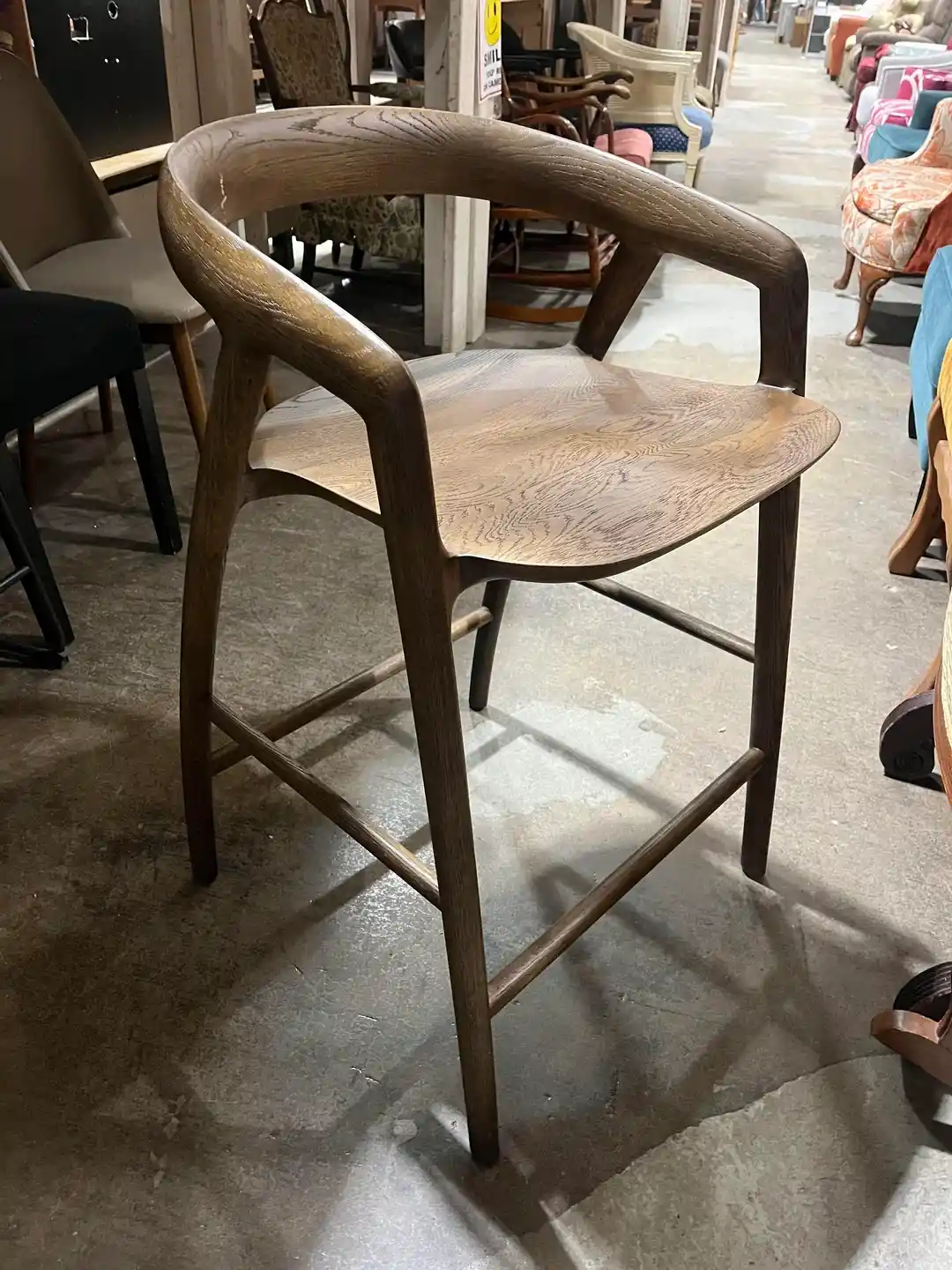 Kırık Ahşap Sandalyelerin Onarımı: Teknikler, Yapıştırıcı Seçimi ve Takviye Yöntemleri