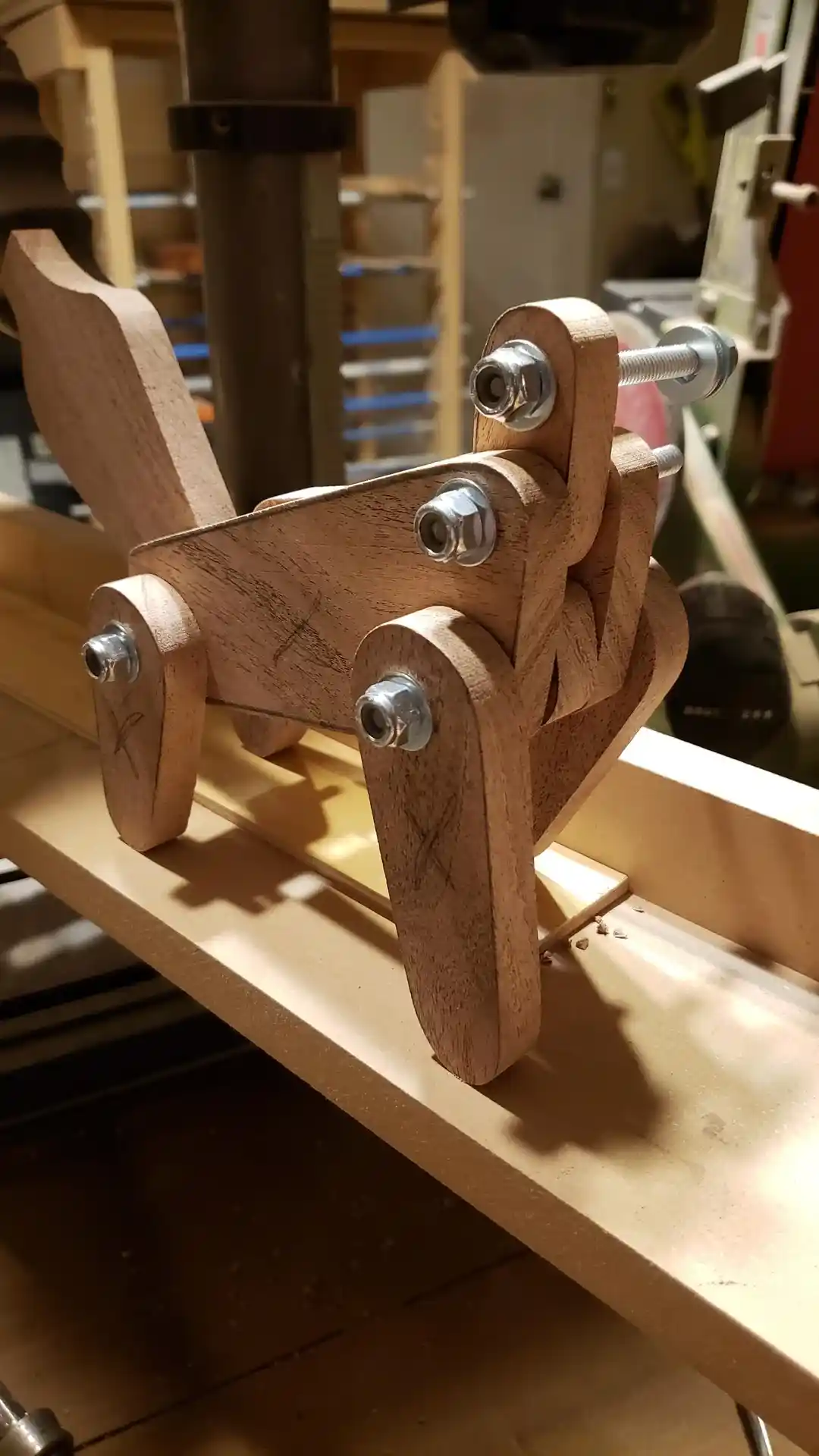 Köpek Figürlü Ahşap Lambaların Tasarımı, Üretimi ve Teknik Özellikleri