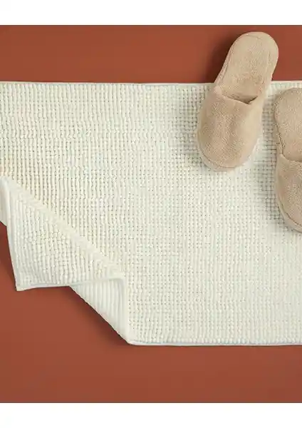 Banyo Paspası Karşılaştırması: English Home ve Madame Coco Ürünleri