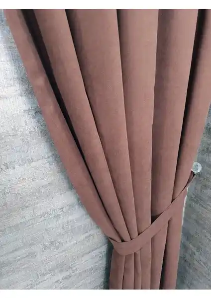 Perde Seçiminde Dikkat Edilmesi Gerekenler: Kadife ve Fonluk Modellerinin Karşılaştırması