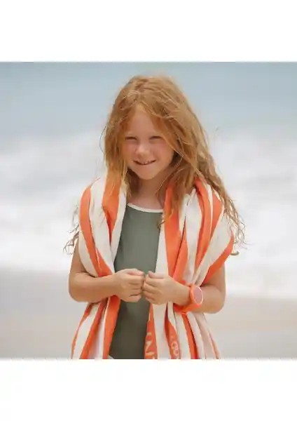 Plaj Havlusu Karşılaştırması: Green Petition Delmor Fit Tangerine ve Madame Coco Arlette