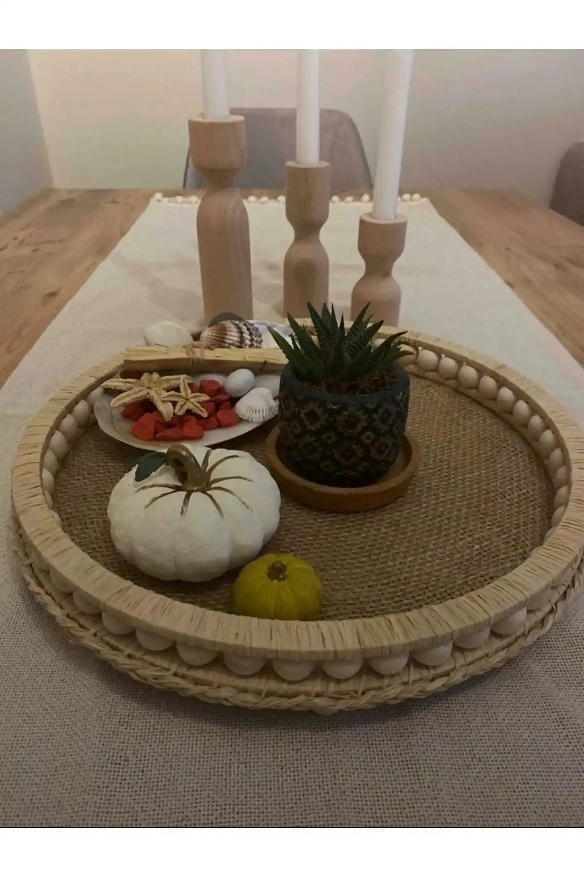 Ahşap Boncuklu Hasır Tepsi Karşılaştırması: Farklı Boyut ve Tasarımlarla Ev Dekorasyonuna Uygun Alternatifler