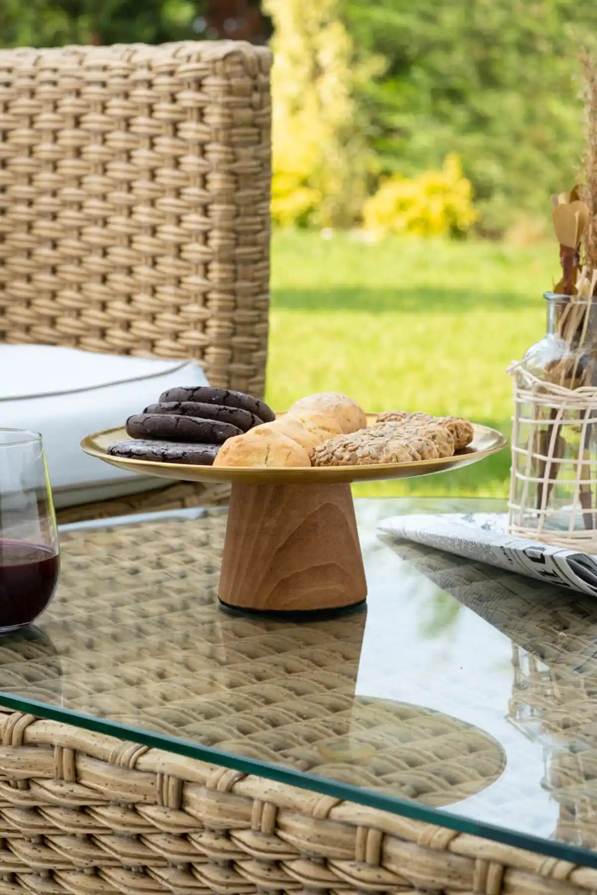 ALM HOME Ahşap Ayaklı Metal Sunum Servis Tabağı Modern ve Şık Tasarımıyla Öne Çıkıyor