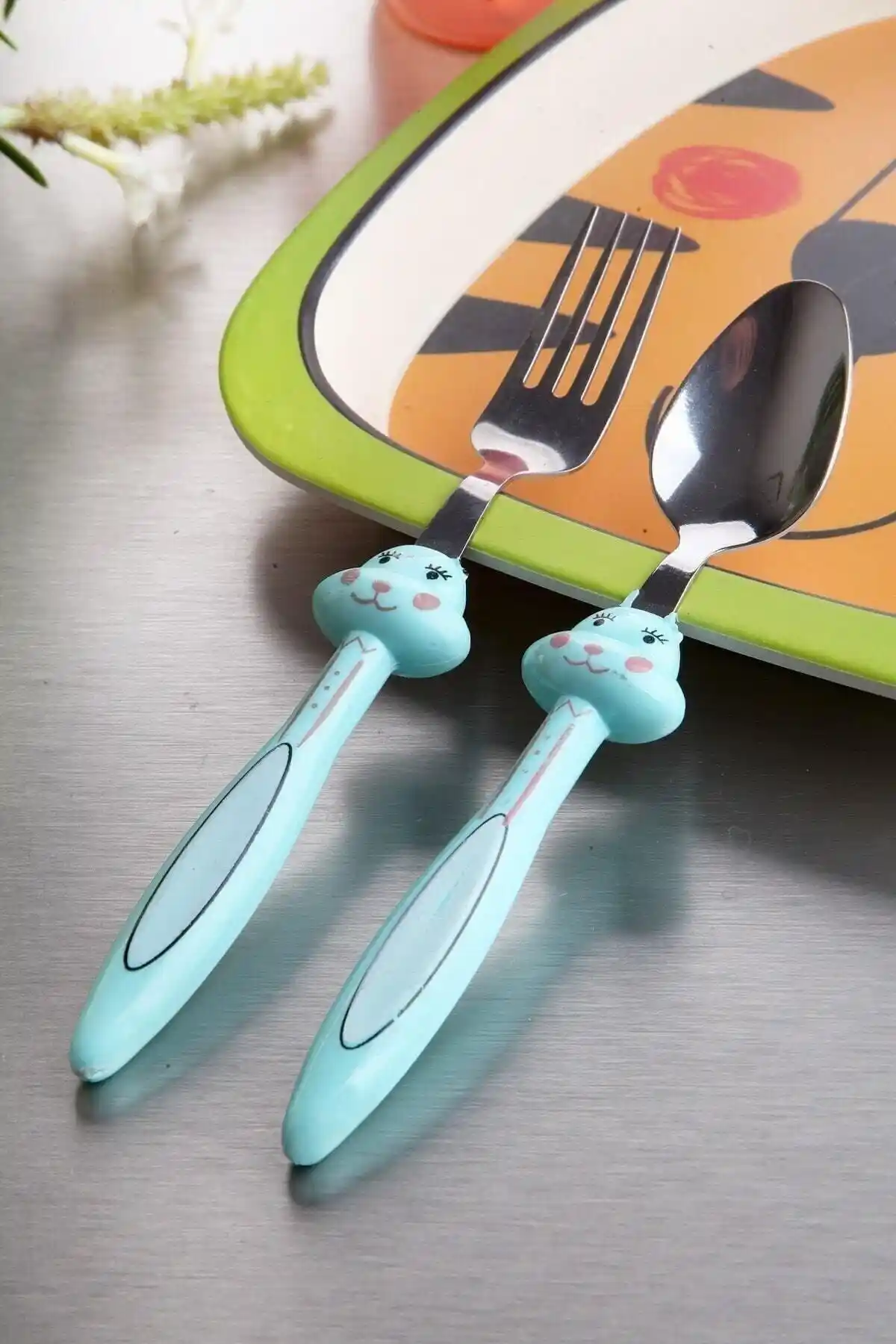 Baroness Figürlü Lüks Çelik Mama Seti Yeşil: Şık ve Güvenli Çocuk Yemek Takımı